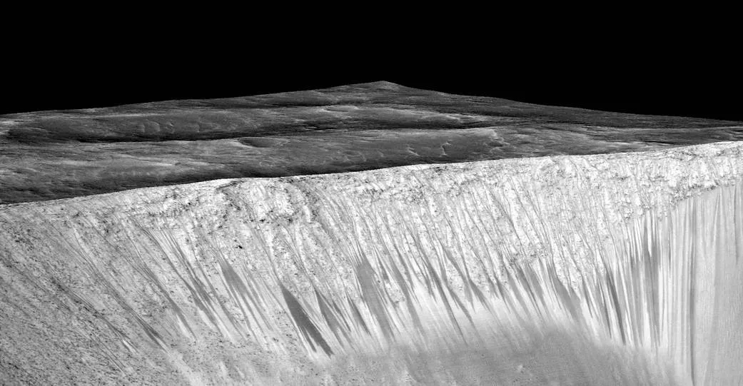 沸水可能正在火星表面形成这些奇怪的条纹