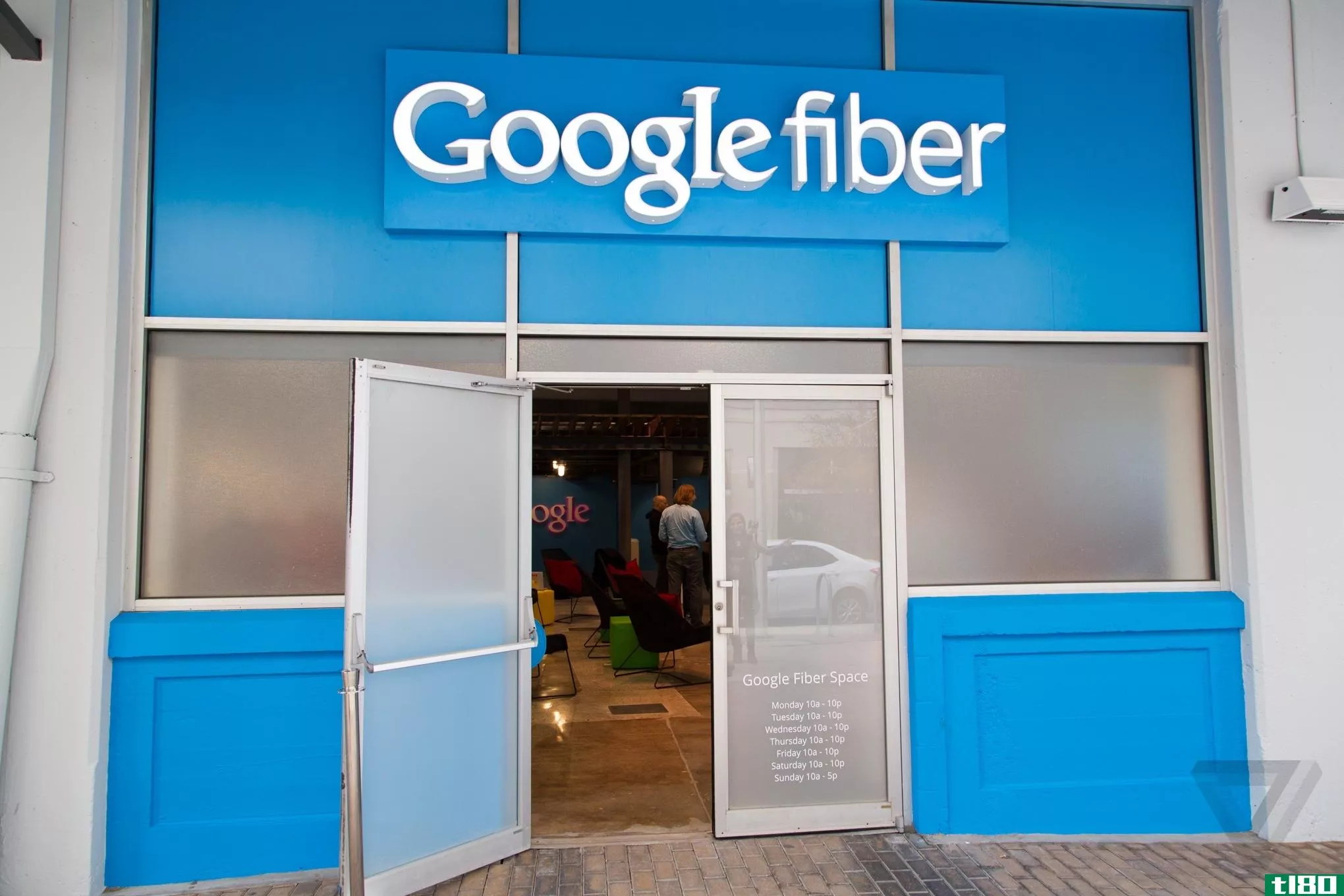 谷歌光纤（googlefiber）可能会将电话服务与互联网和电视套餐一起投入使用