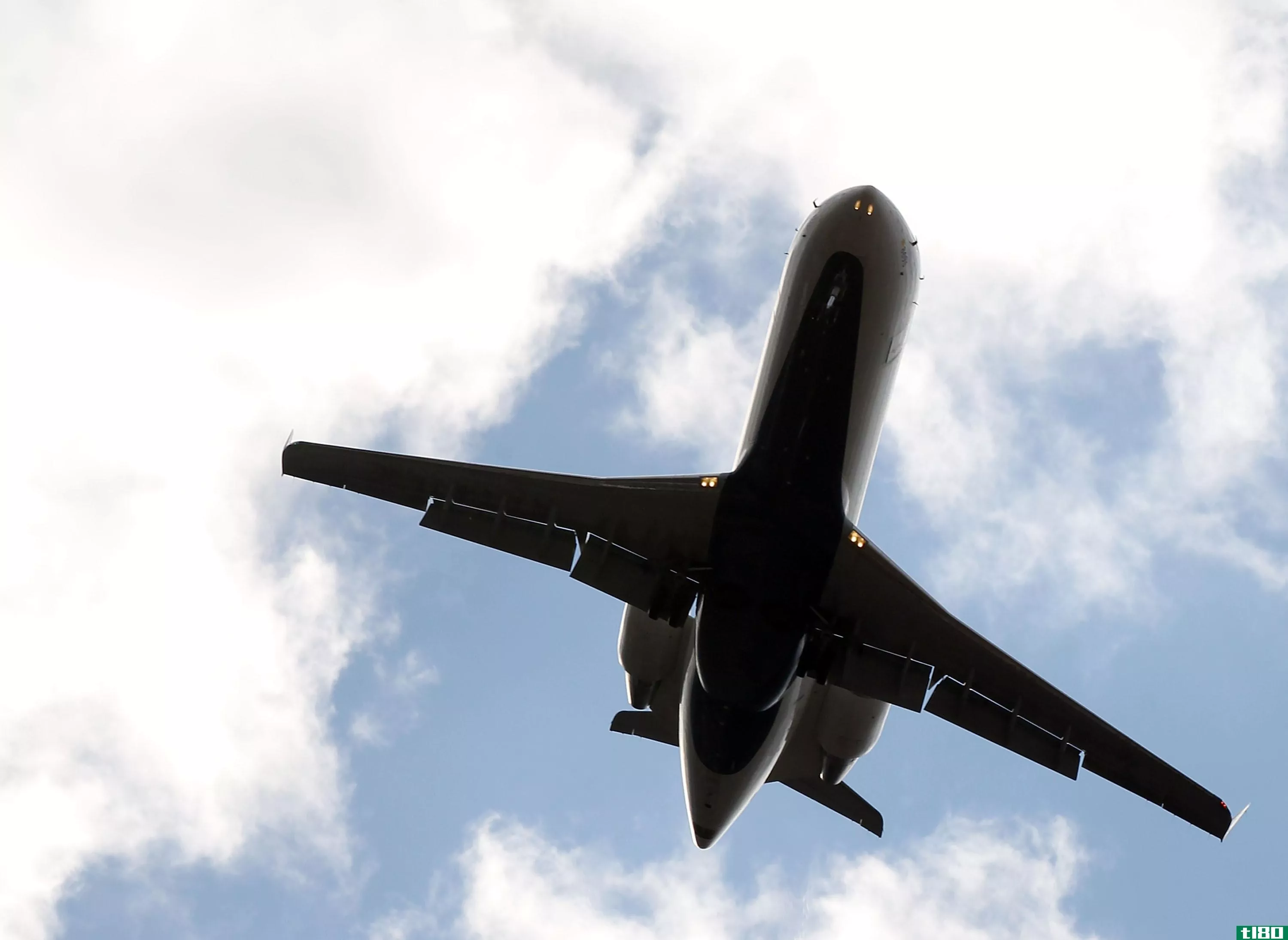 联合国专家小组建议禁止在客机上装载锂离子电池