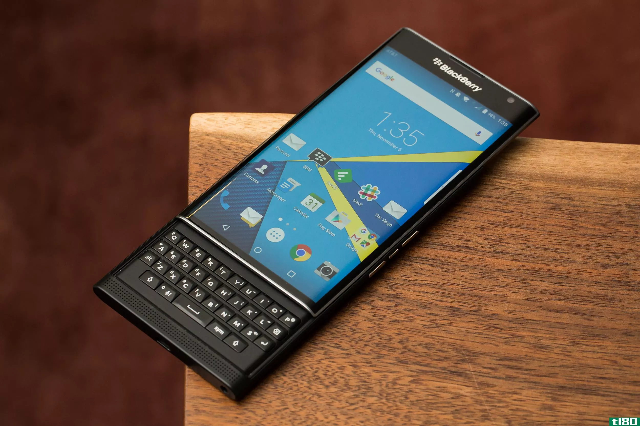 黑莓计划今年发布两款中档android智能手机