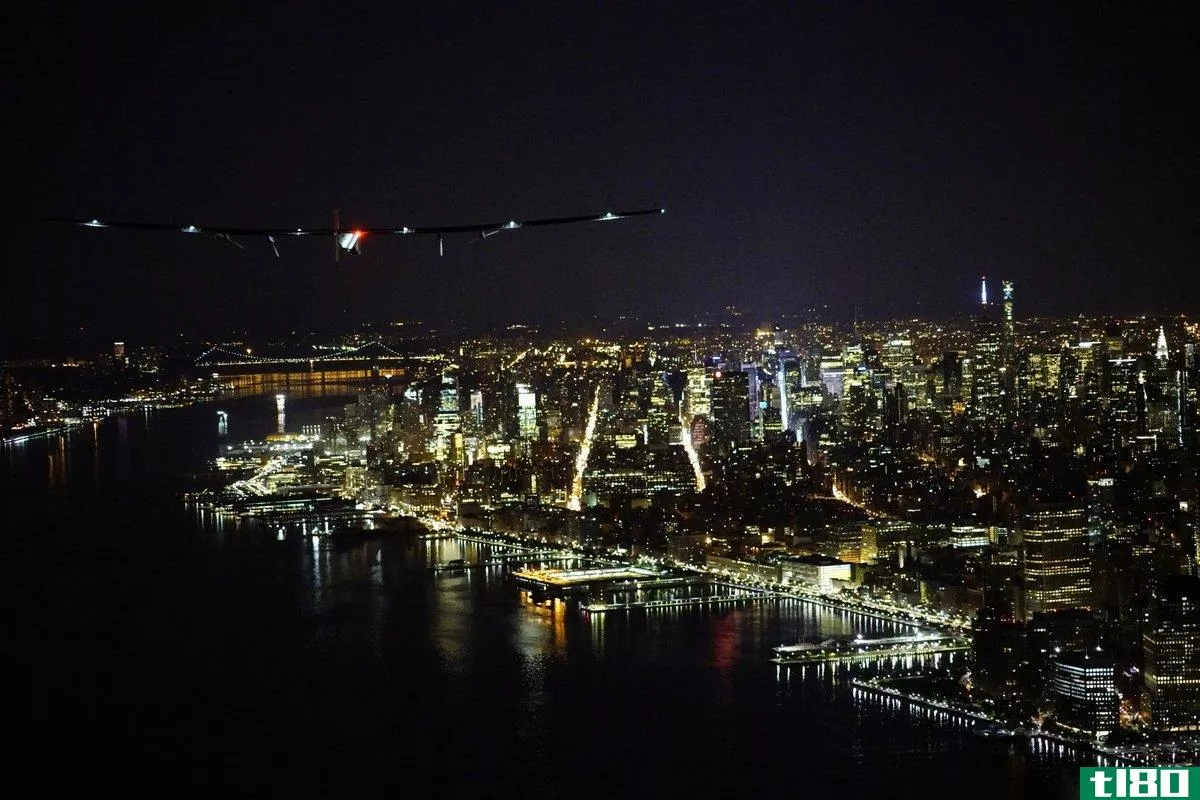 “太阳动力2号”通过夜间飞往纽约的航班穿越美国