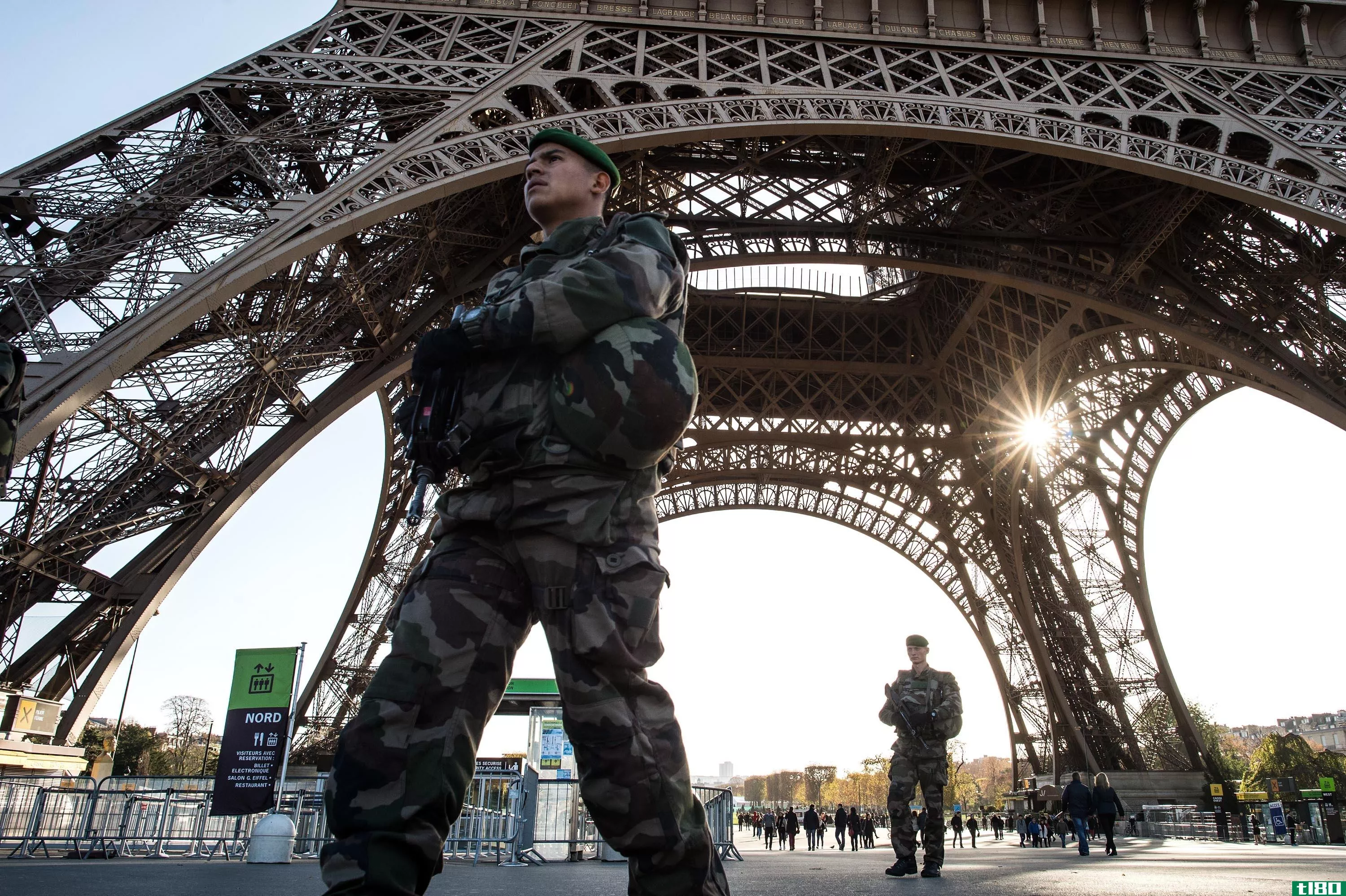 法国延长了严厉的反恐法