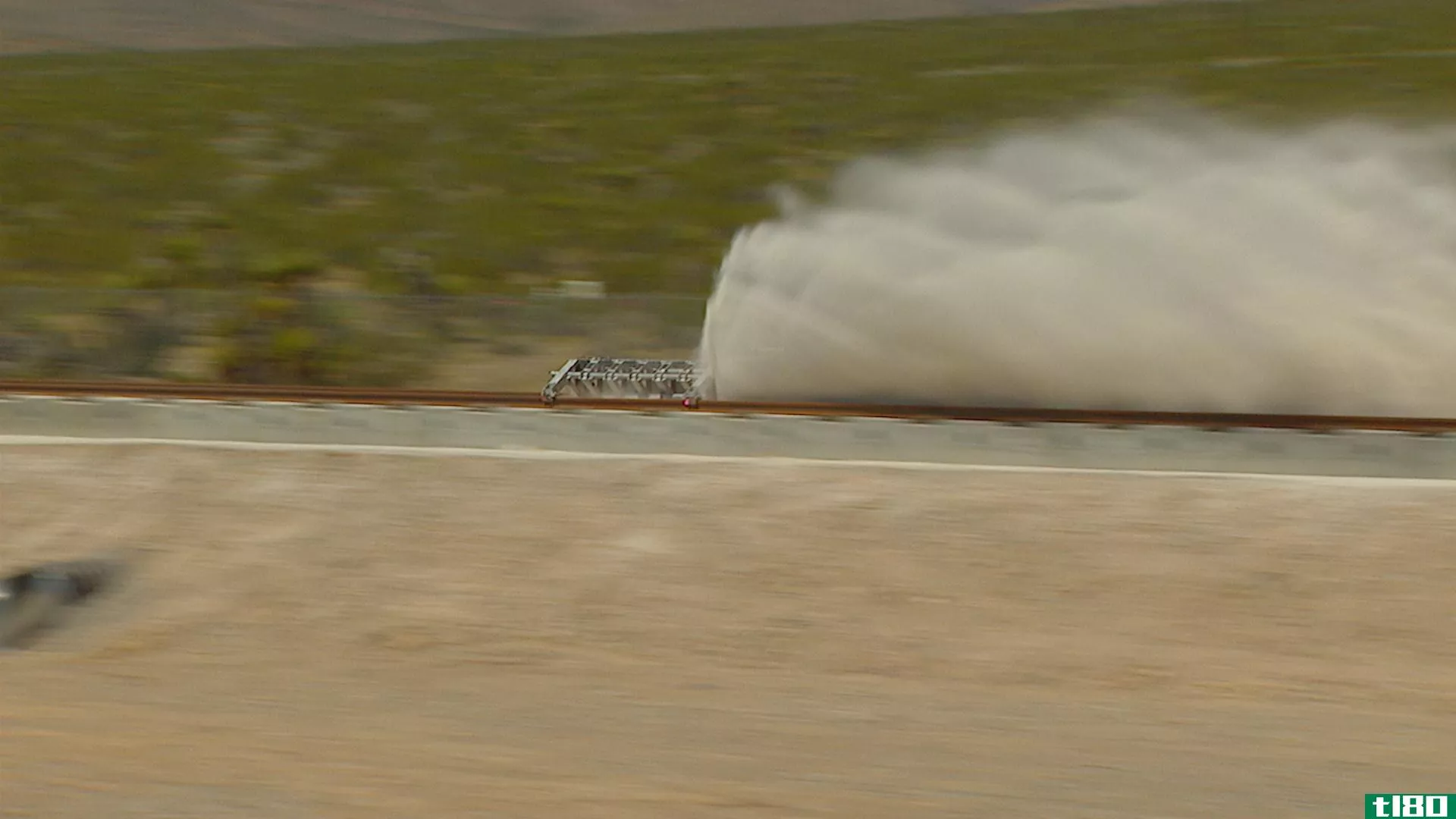 超级环路刚刚在内华达沙漠进行了第一次公开测试