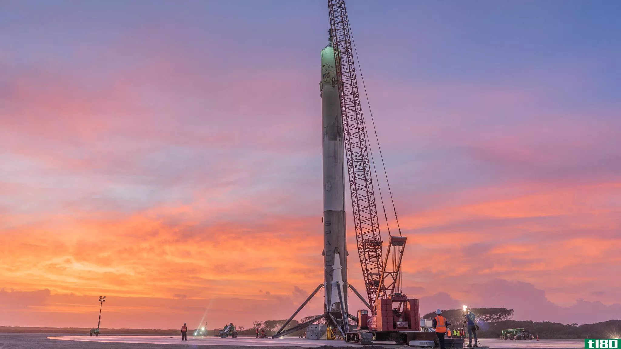 spacex刚刚测试了去年12月着陆的“猎鹰9号”火箭的引擎