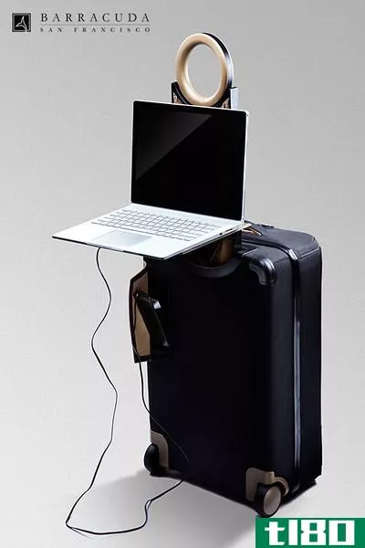 带着你的个人折叠笔记本电脑托盘，成为机场里最酷的人