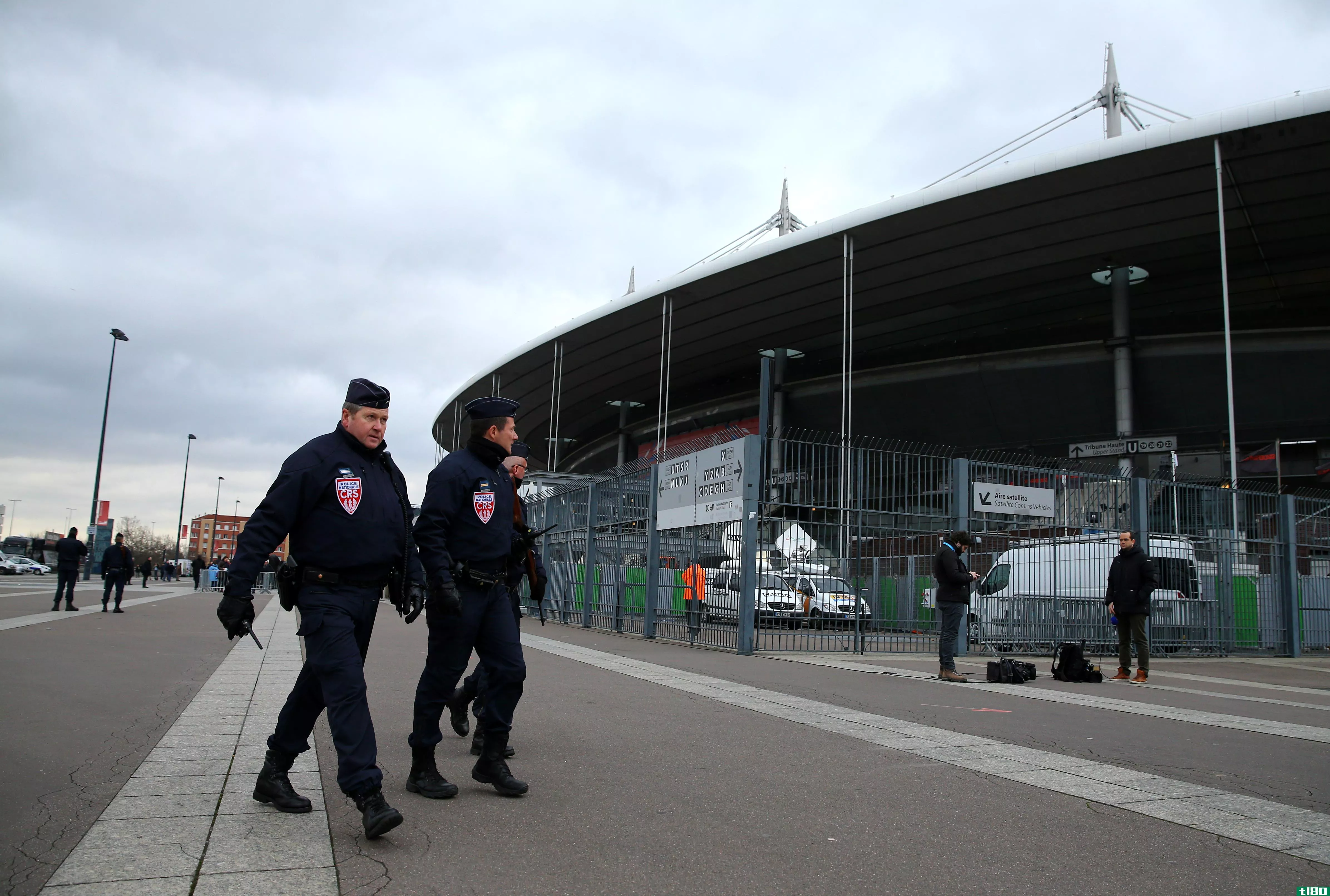 巴黎警方正在寻找无人机进行人群监控
