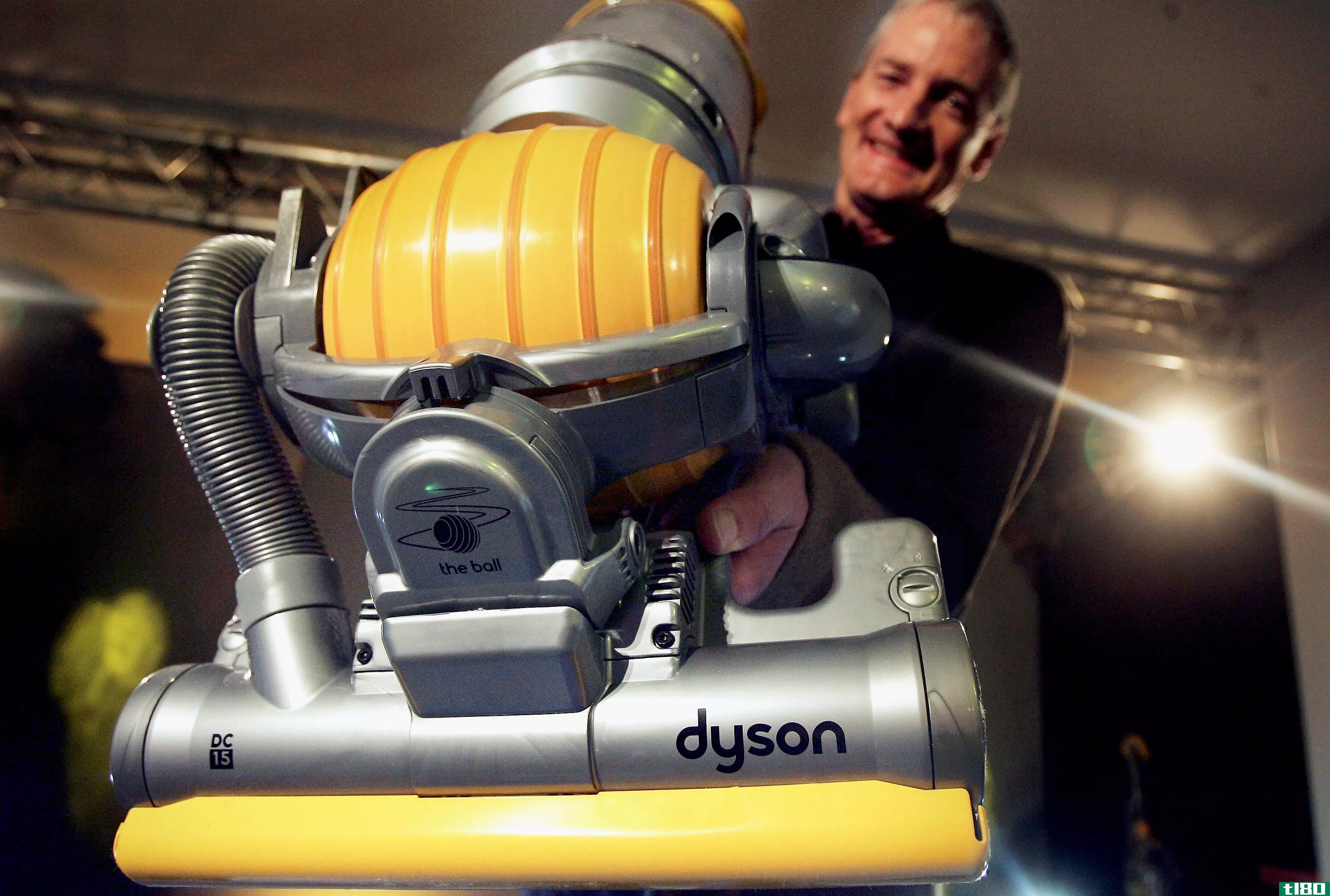 据报道，真空吸尘器制造商戴森正在研制一款电动汽车