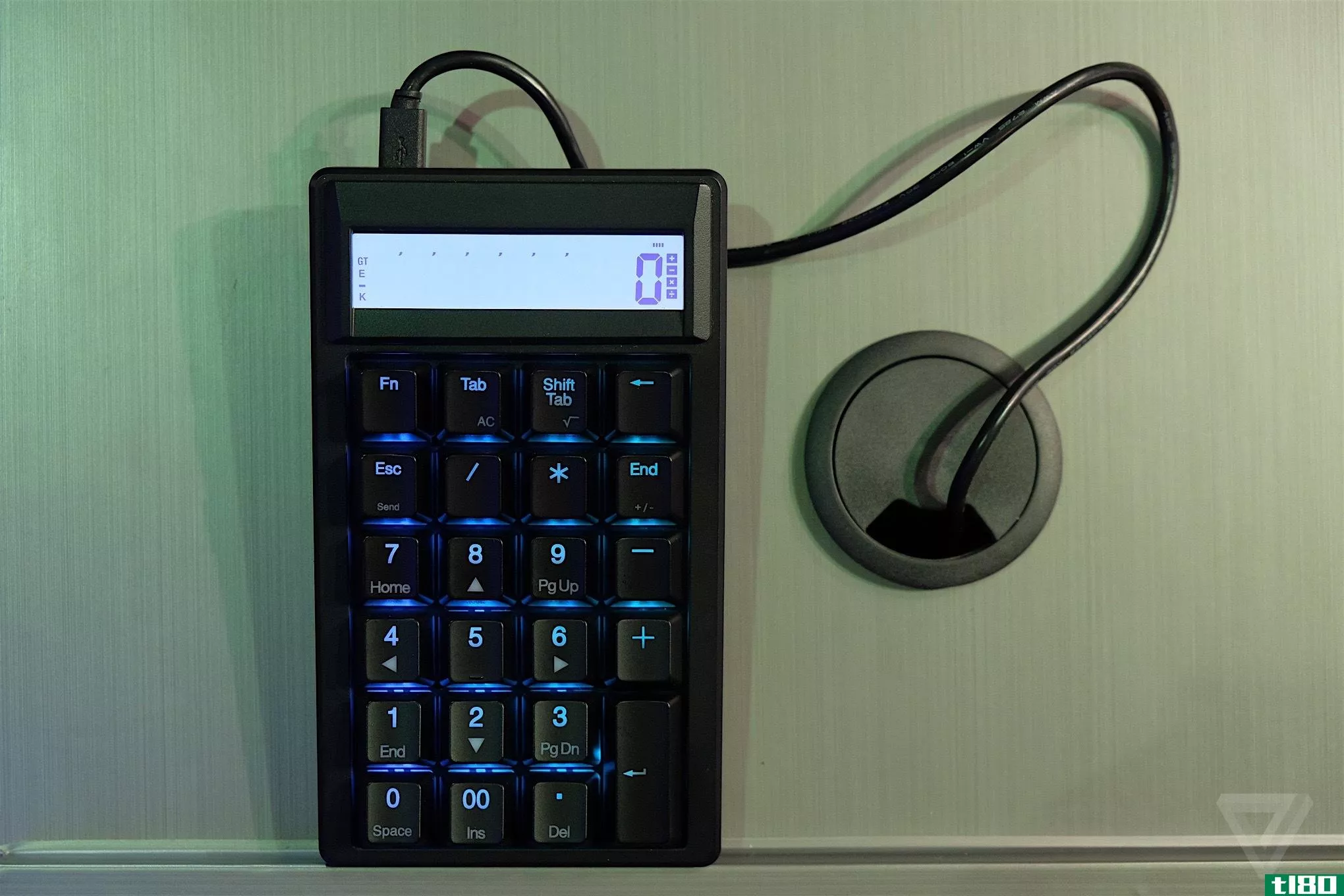 ducky pocket是一款带有cherry mx开关的机械键盘计算器