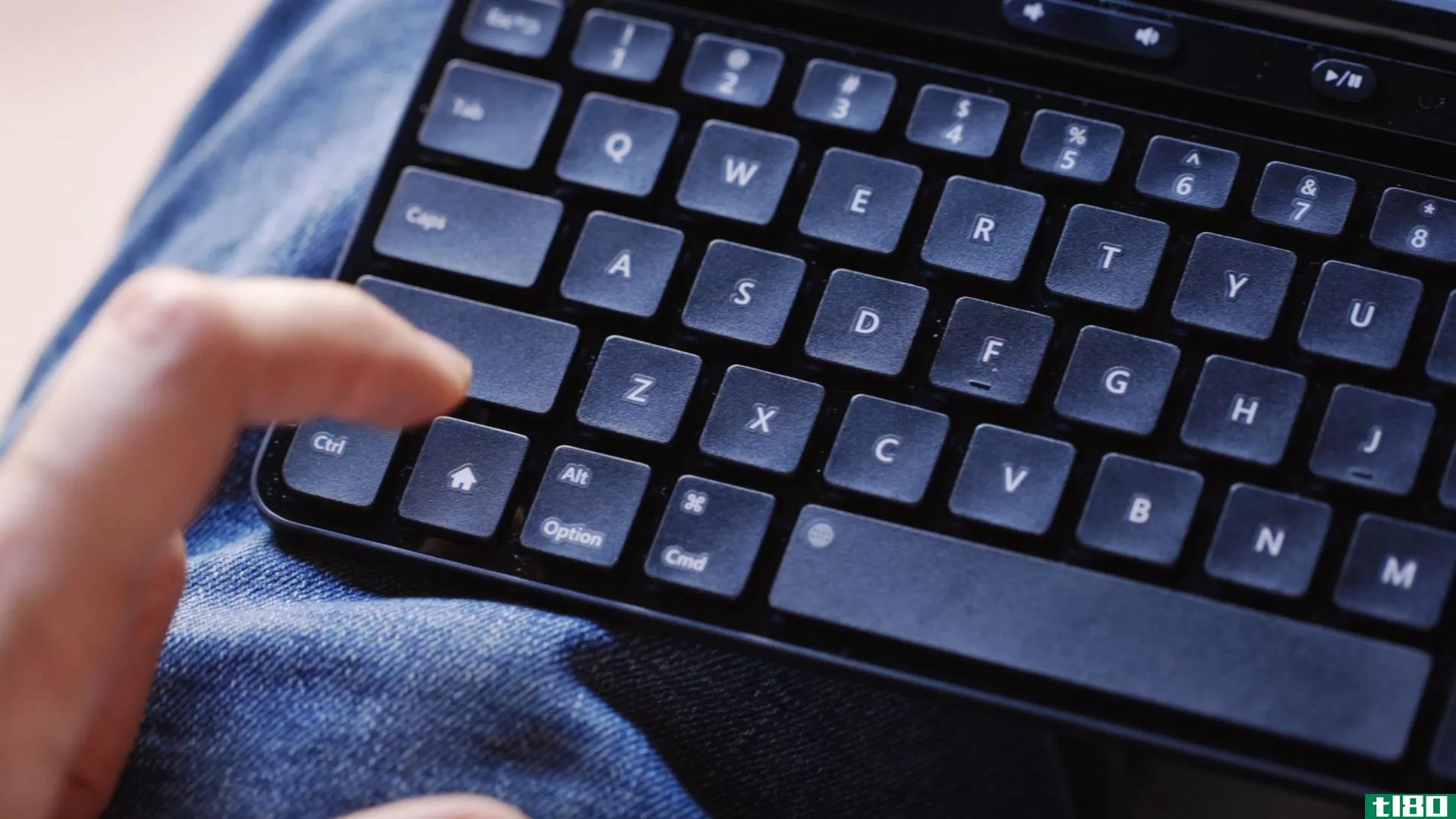 当你在百思买测试键盘时，你会键入什么？