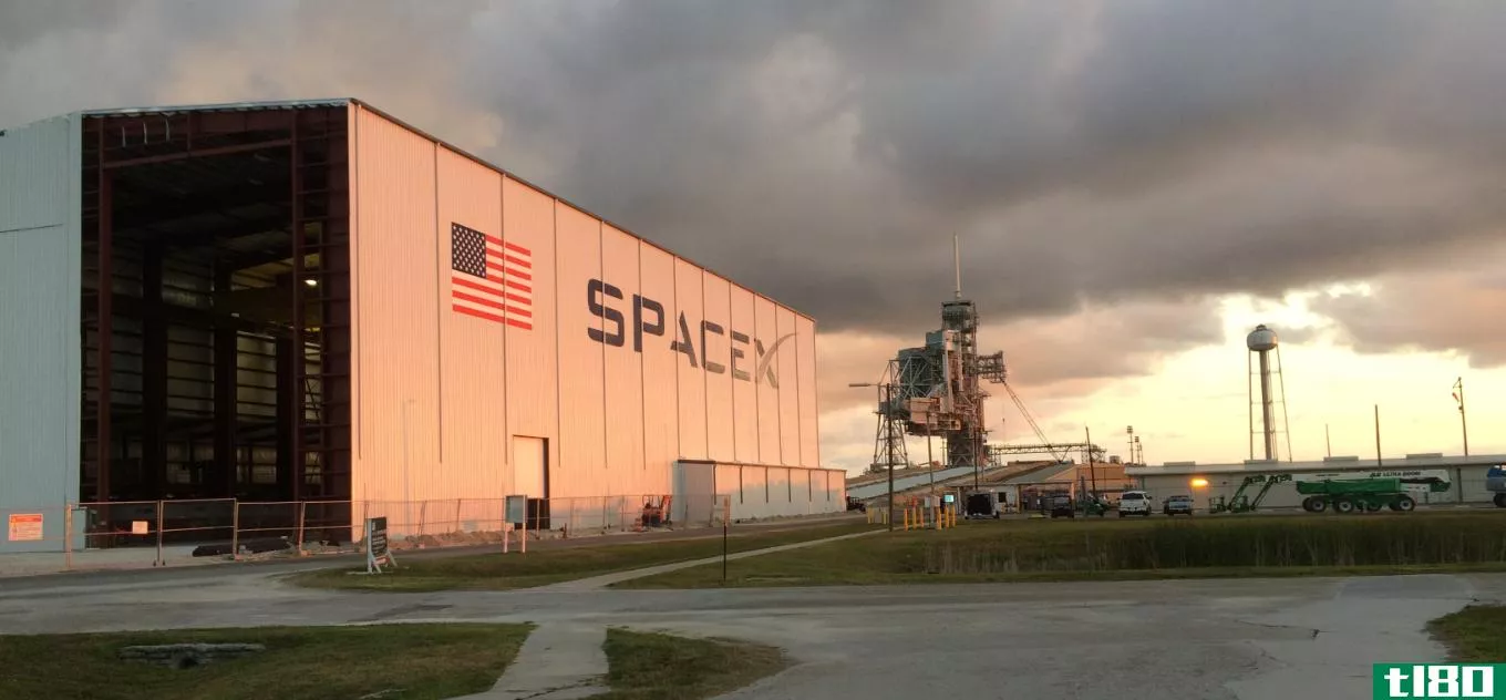 spacex表示，它可以继续从另外两个发射台发射“猎鹰9号”火箭