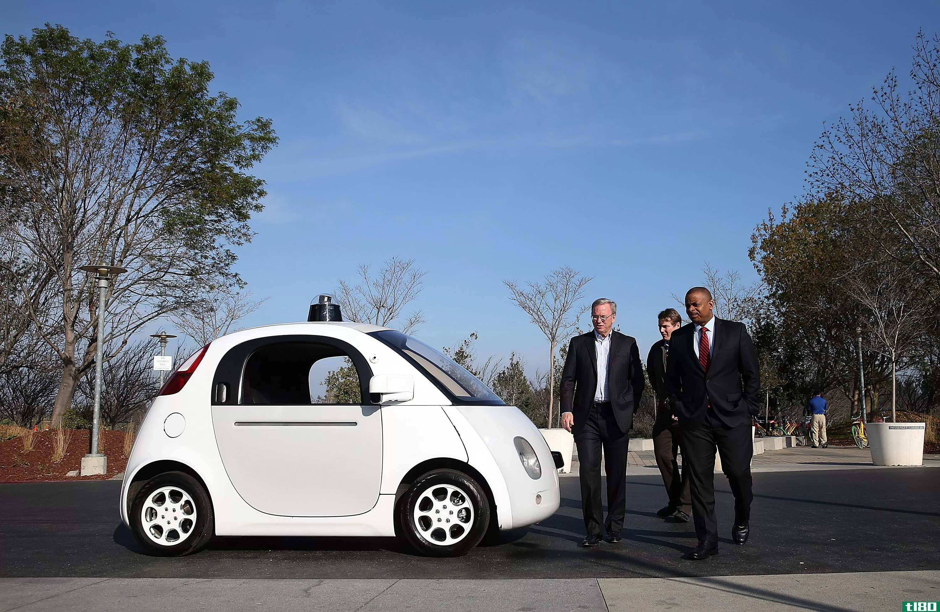 奥巴马总统说，自动驾驶汽车可以拯救数万人的生命