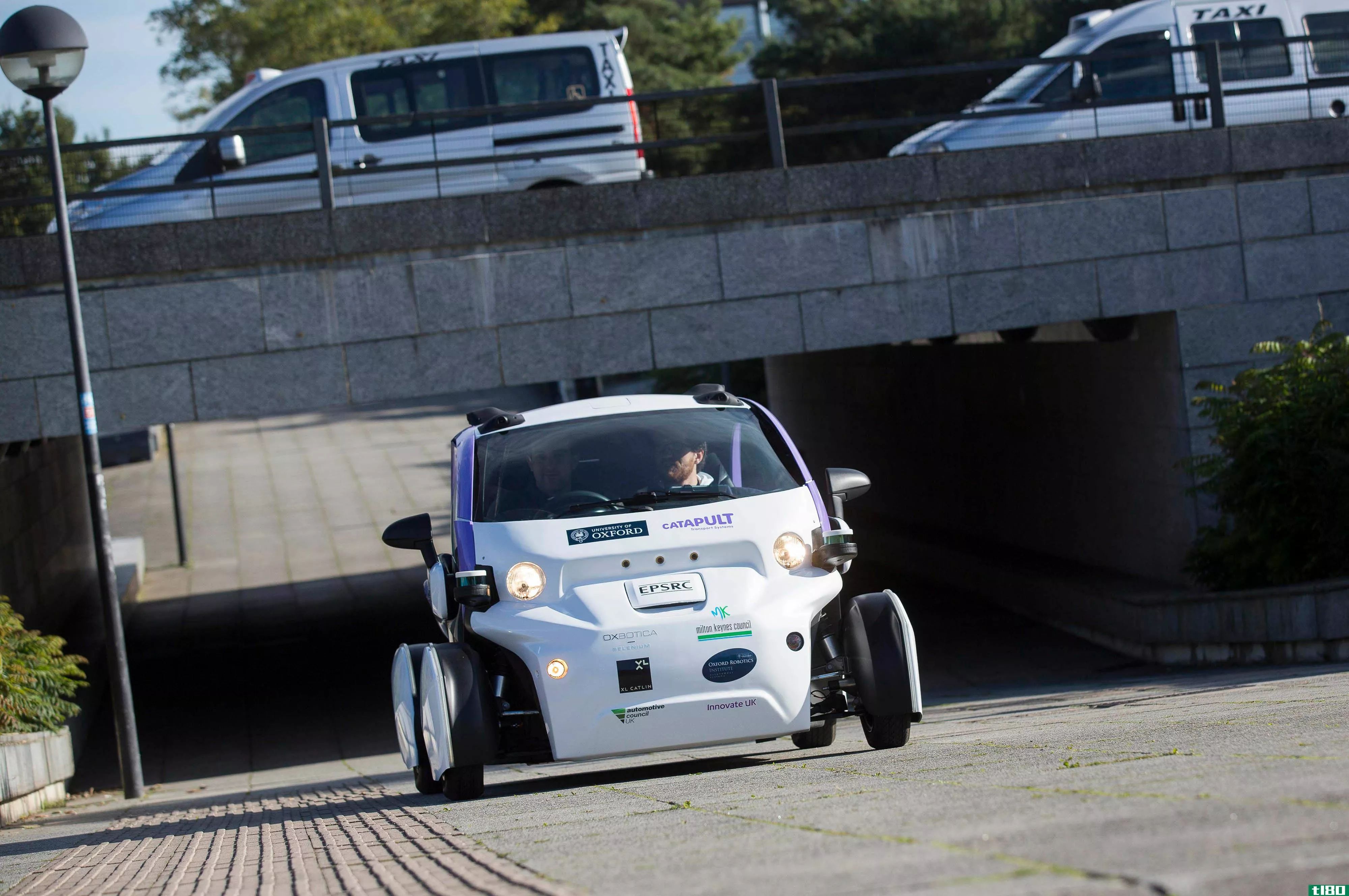 自动驾驶汽车上路在英国进行首次公开测试