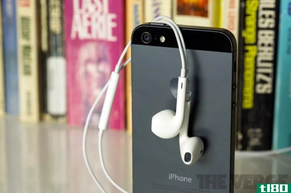 据报道，苹果iPhone7无线耳机采用了定制的“类似蓝牙”技术