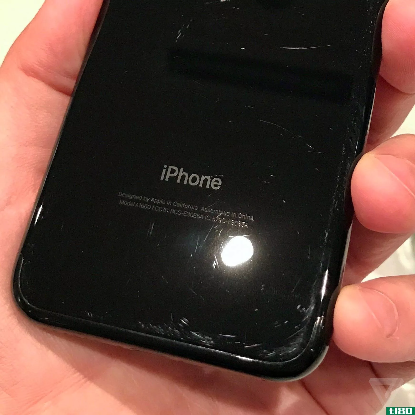 如果你想要黑色的iphone，就要学会喜欢它的划痕