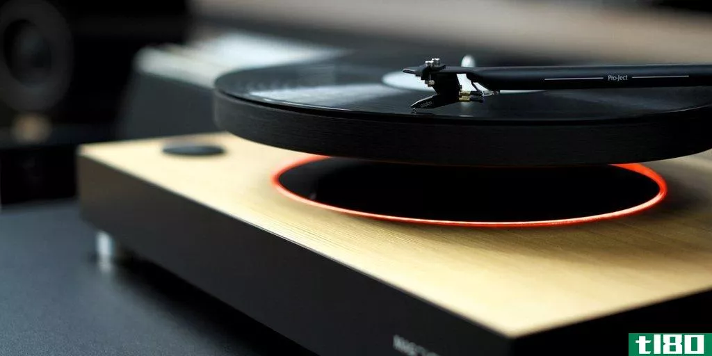 这个转盘让你的唱片漂浮在磁铁上