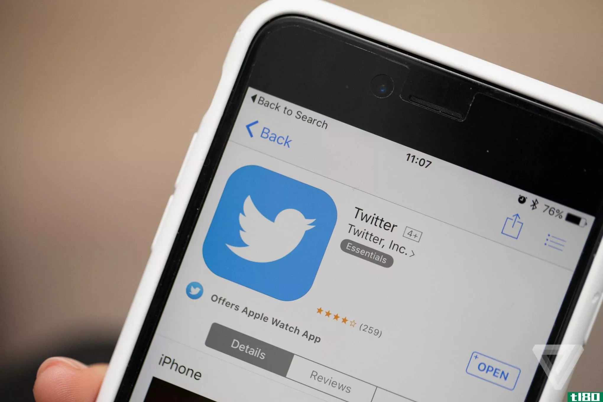 自今年2月以来，推特因宣扬恐怖主义而暂停了23.5万个账户