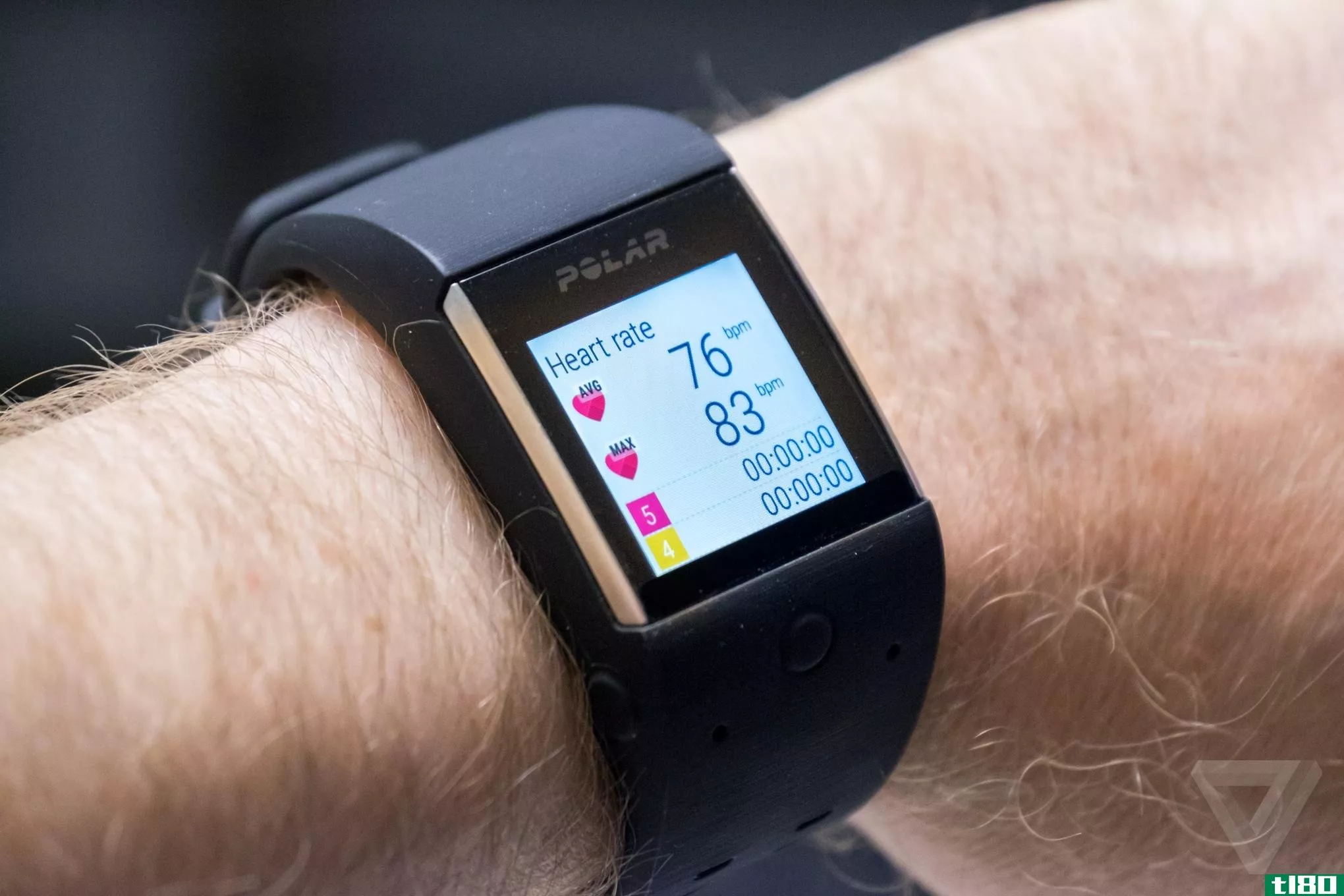 polar推出首款安卓wear智能手表，将健身置于时尚之上