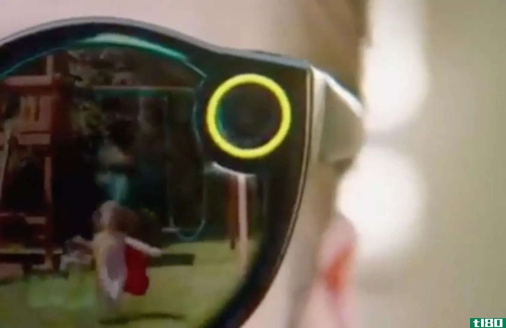 snapchat的秘密相机太阳镜刚刚出现在视频中
