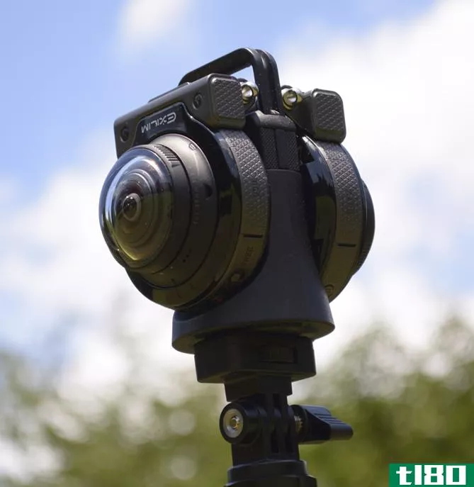 卡西欧最新的360度相机有一个可拆卸的镜头进行远程操作