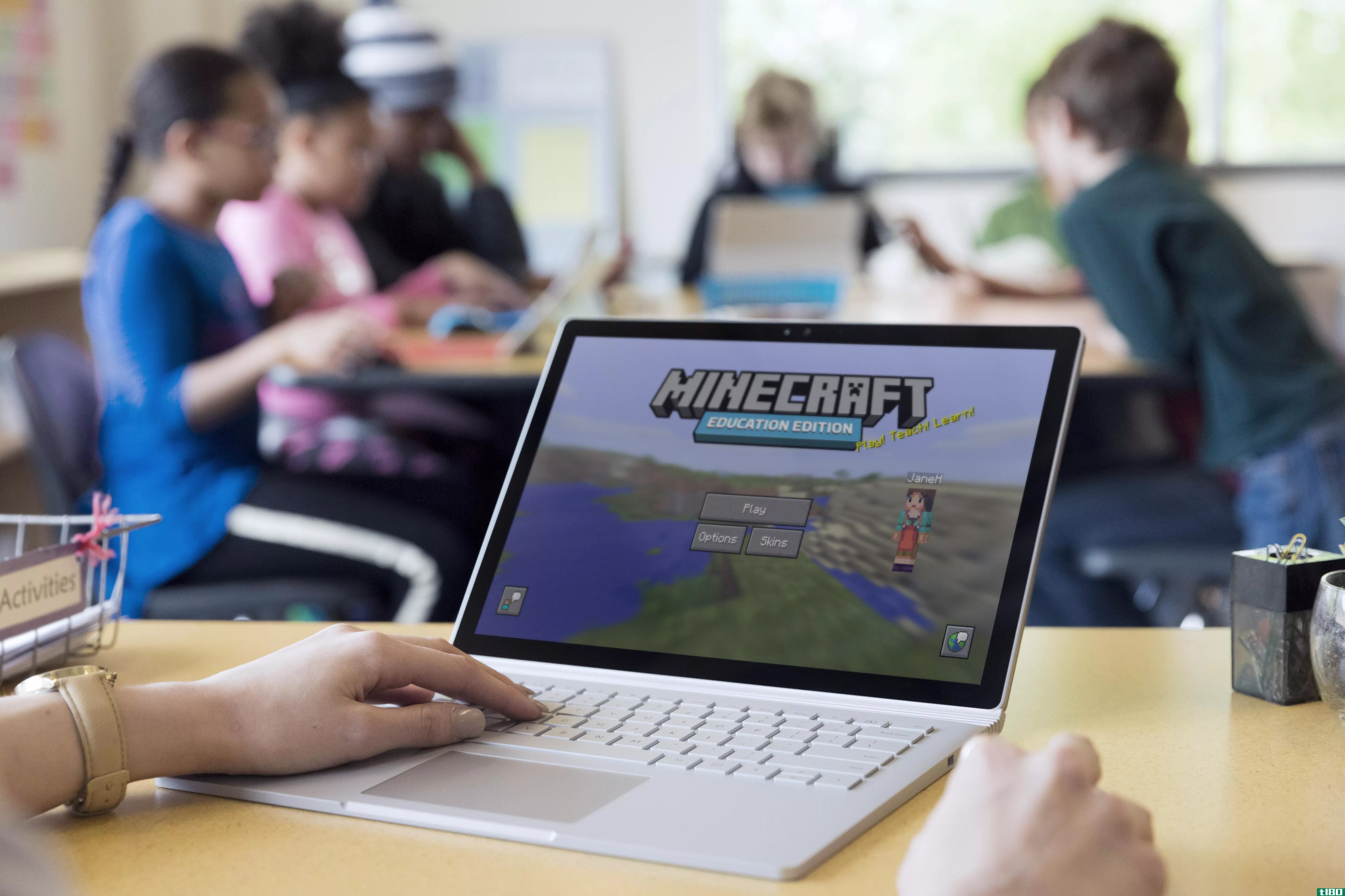 微软推出minecraft：学校教育版