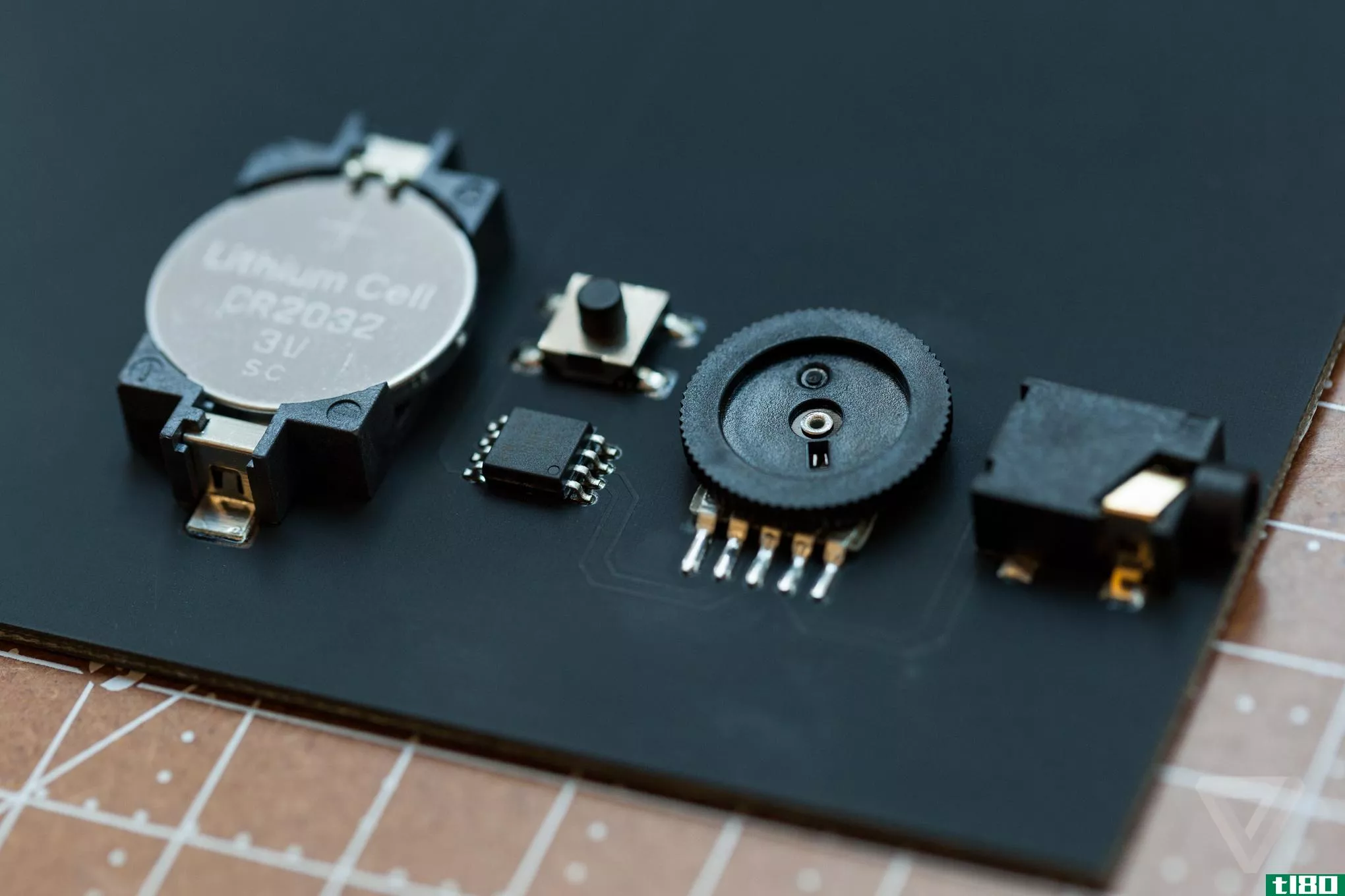 这种极简的电路板以最简单的形式产生数字音频