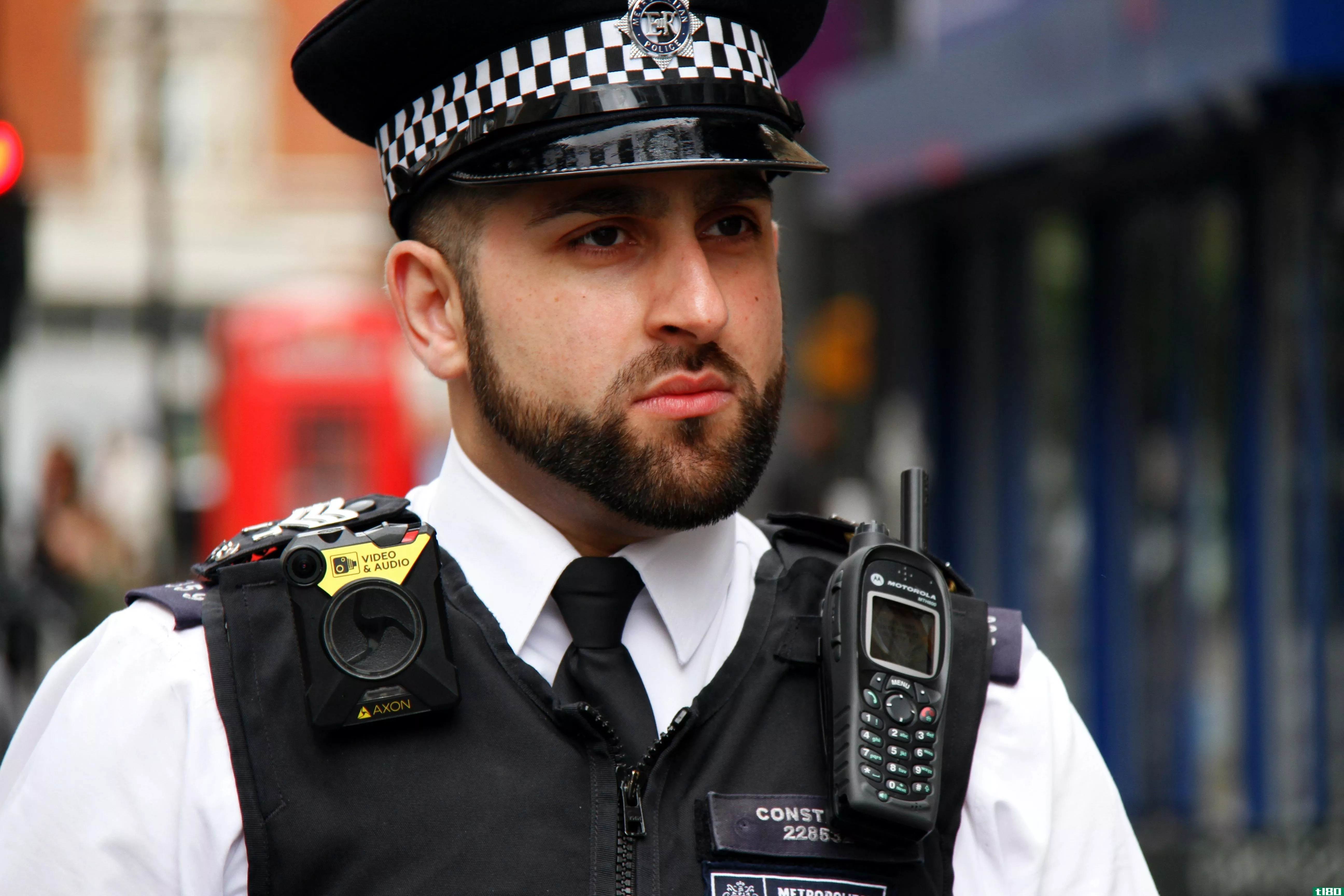 伦敦警方将向22000人发放人体摄像头