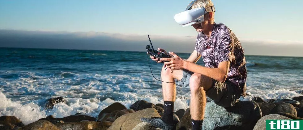 不要在悬崖边戴着虚拟现实耳机驾驶无人机