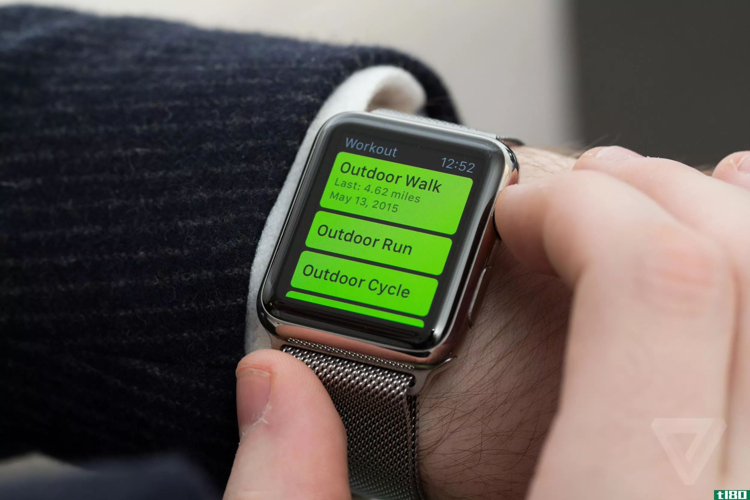 报道称，苹果曾尝试在下一代apple watch中添加手机连接，但未能成功