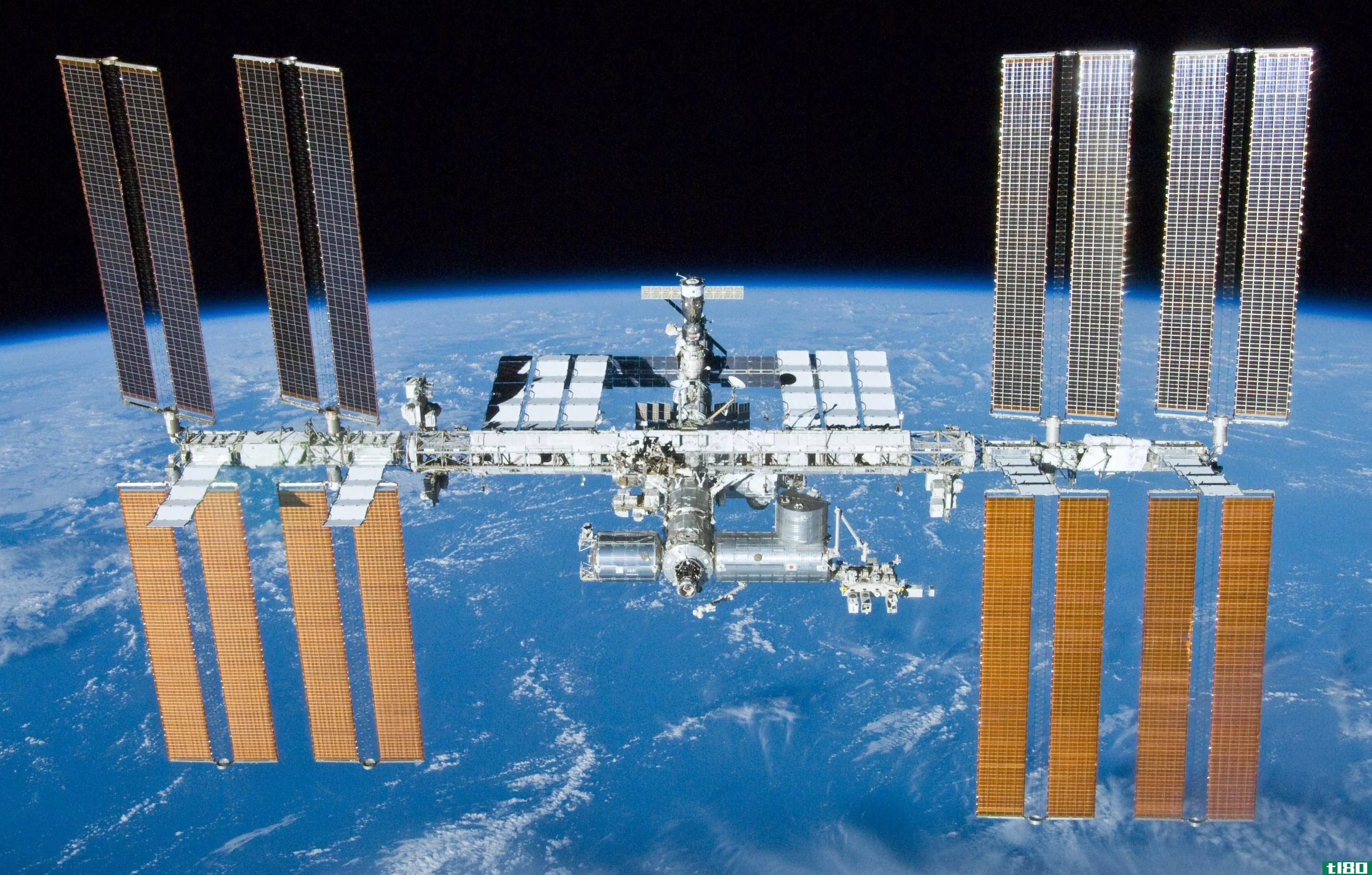 俄罗斯空间站的工作人员可能会从三名宇航员缩减到两名