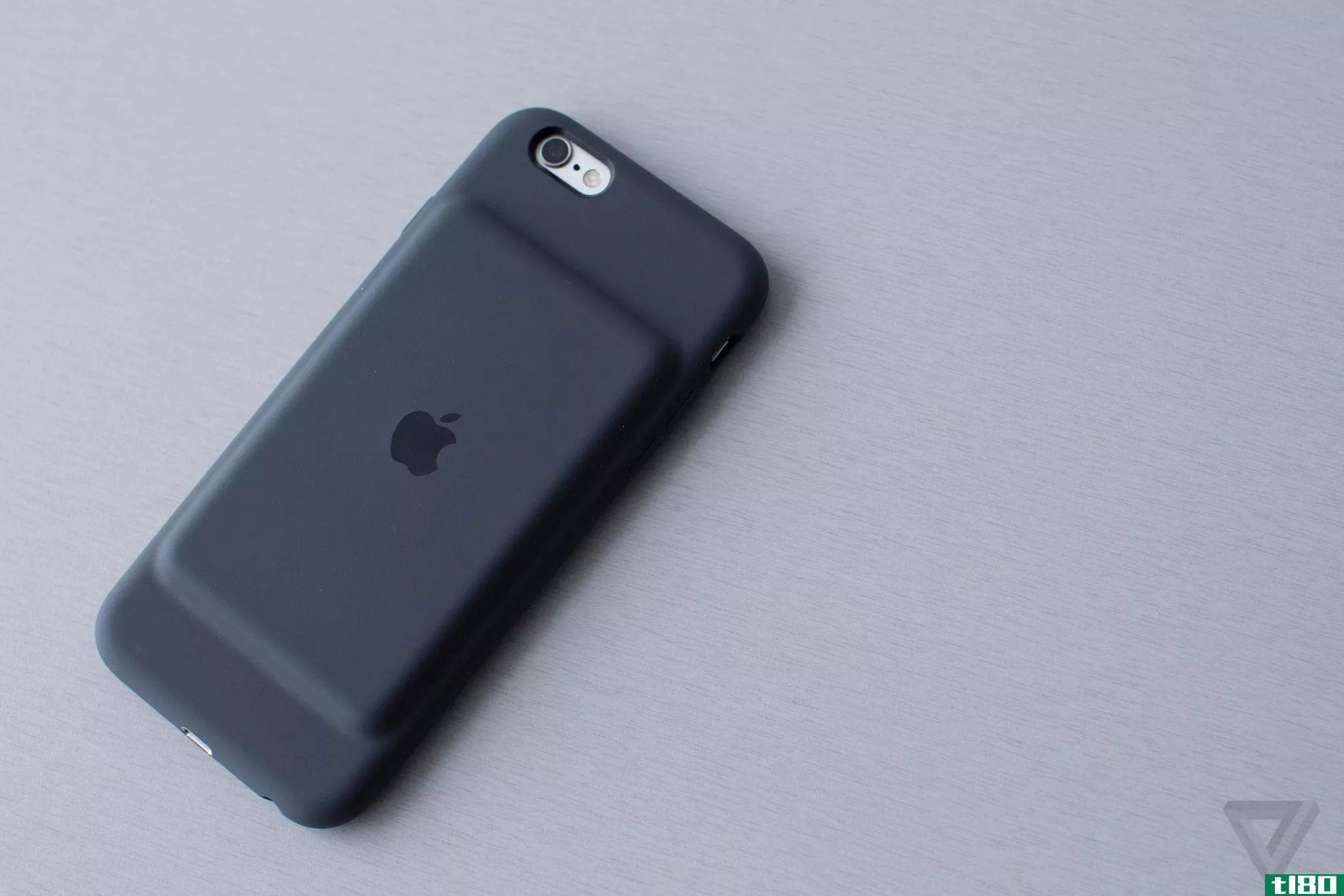 苹果的iPhone7电池盒比iPhone6S版本大26%