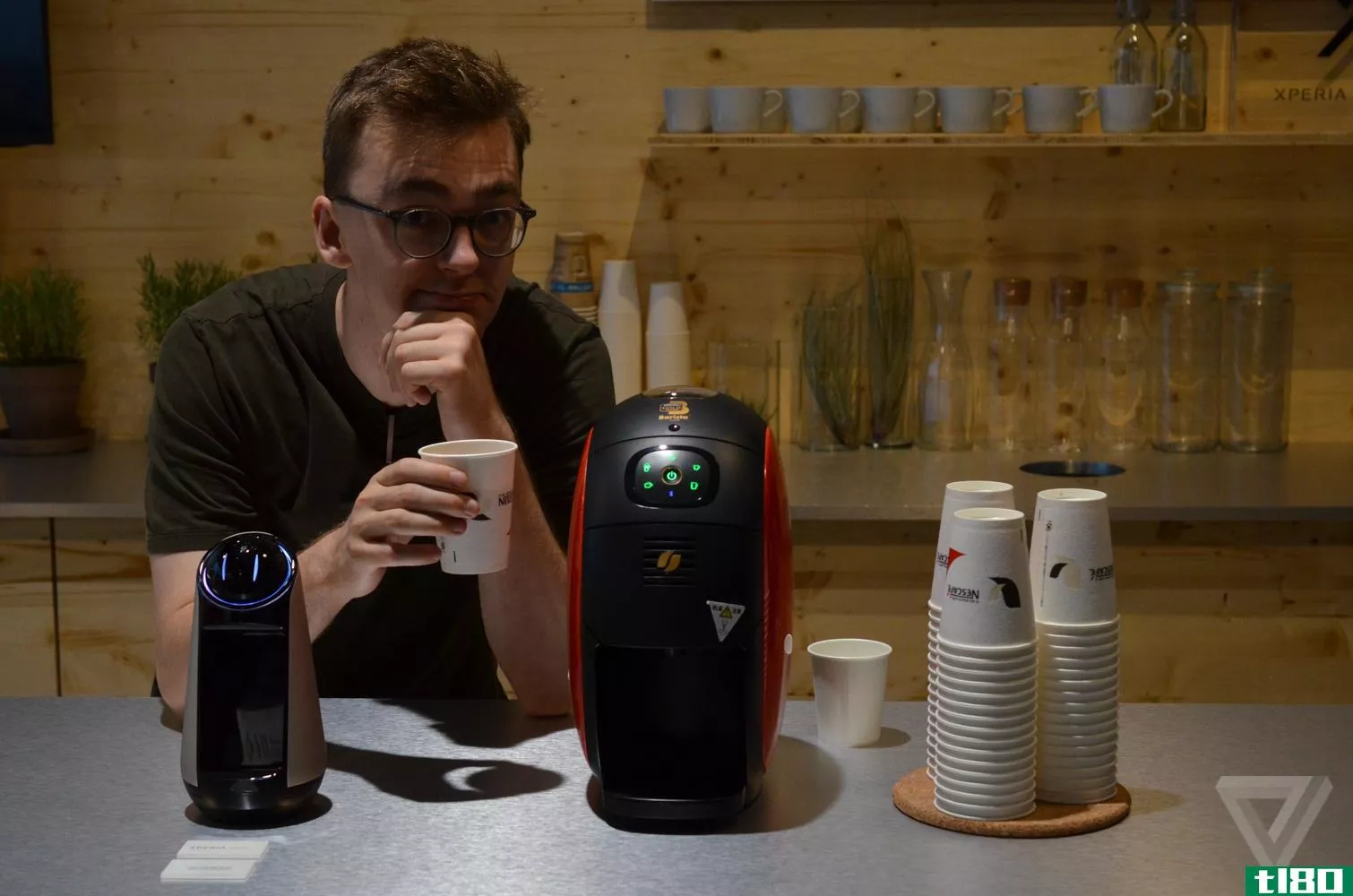 索尼的家用机器人是订购咖啡最可爱的方式