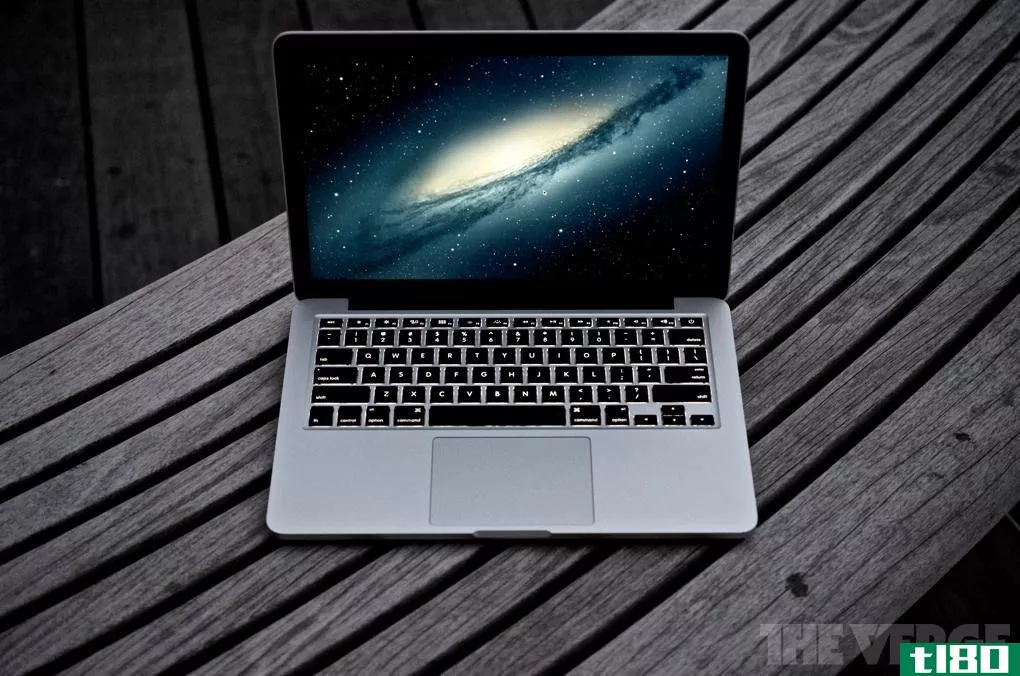 苹果正在调查人们在MacBookPros上使用耳机的情况