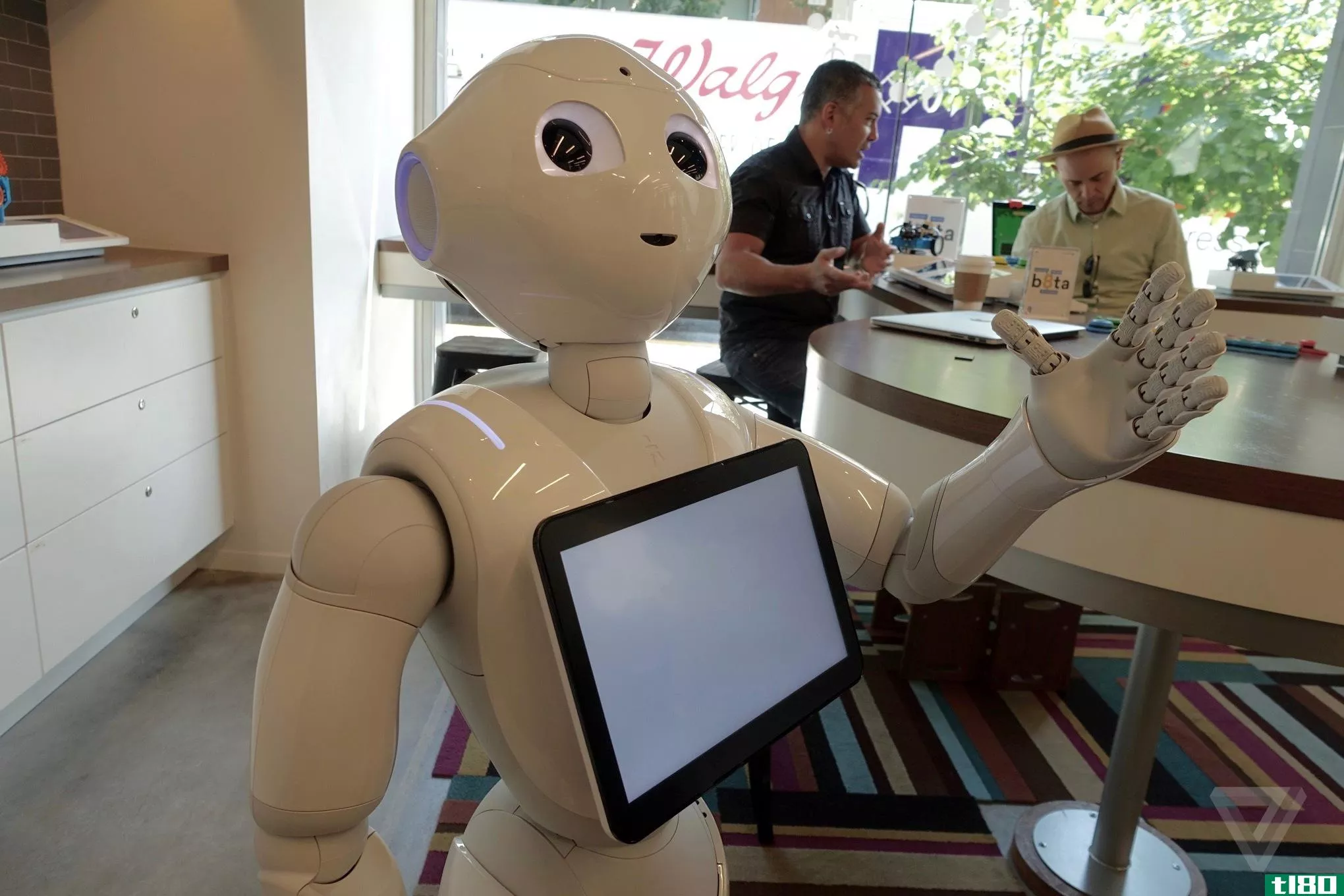 “情感机器人”胡椒来到硅谷