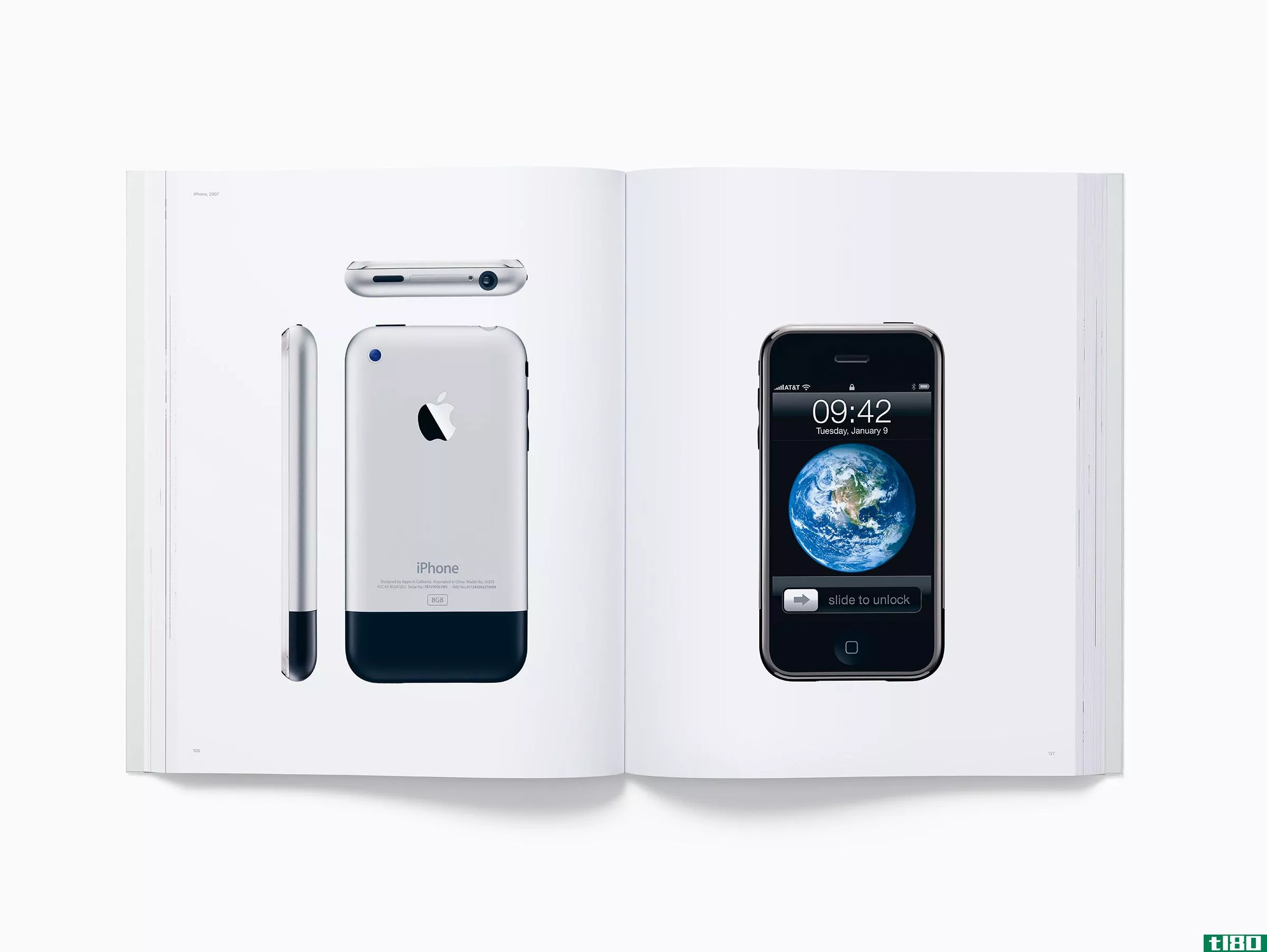 苹果发行了一本售价300美元的书，里面有450张苹果产品的照片