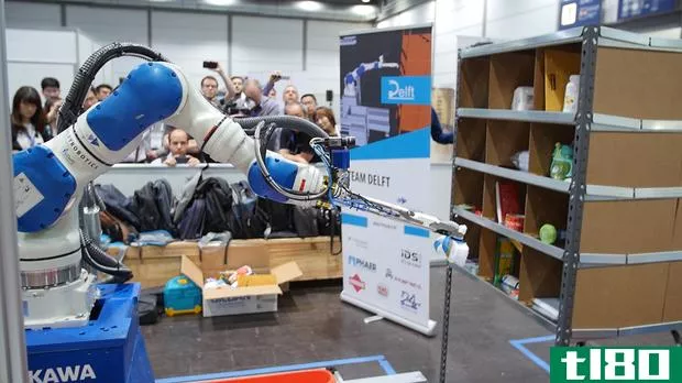 亚马逊最新的机器人冠军使用深度学习来上架