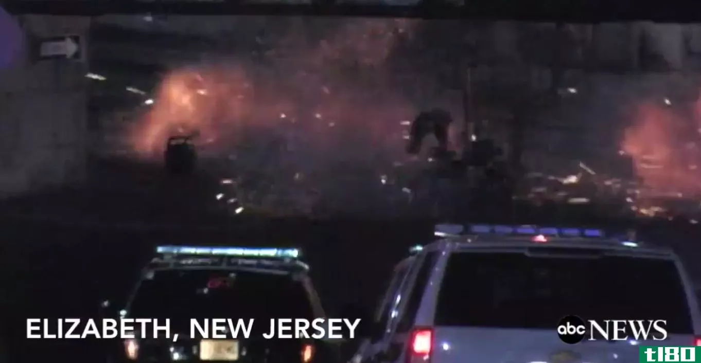视频显示炸弹机器人试图解除新泽西装置后发生爆炸