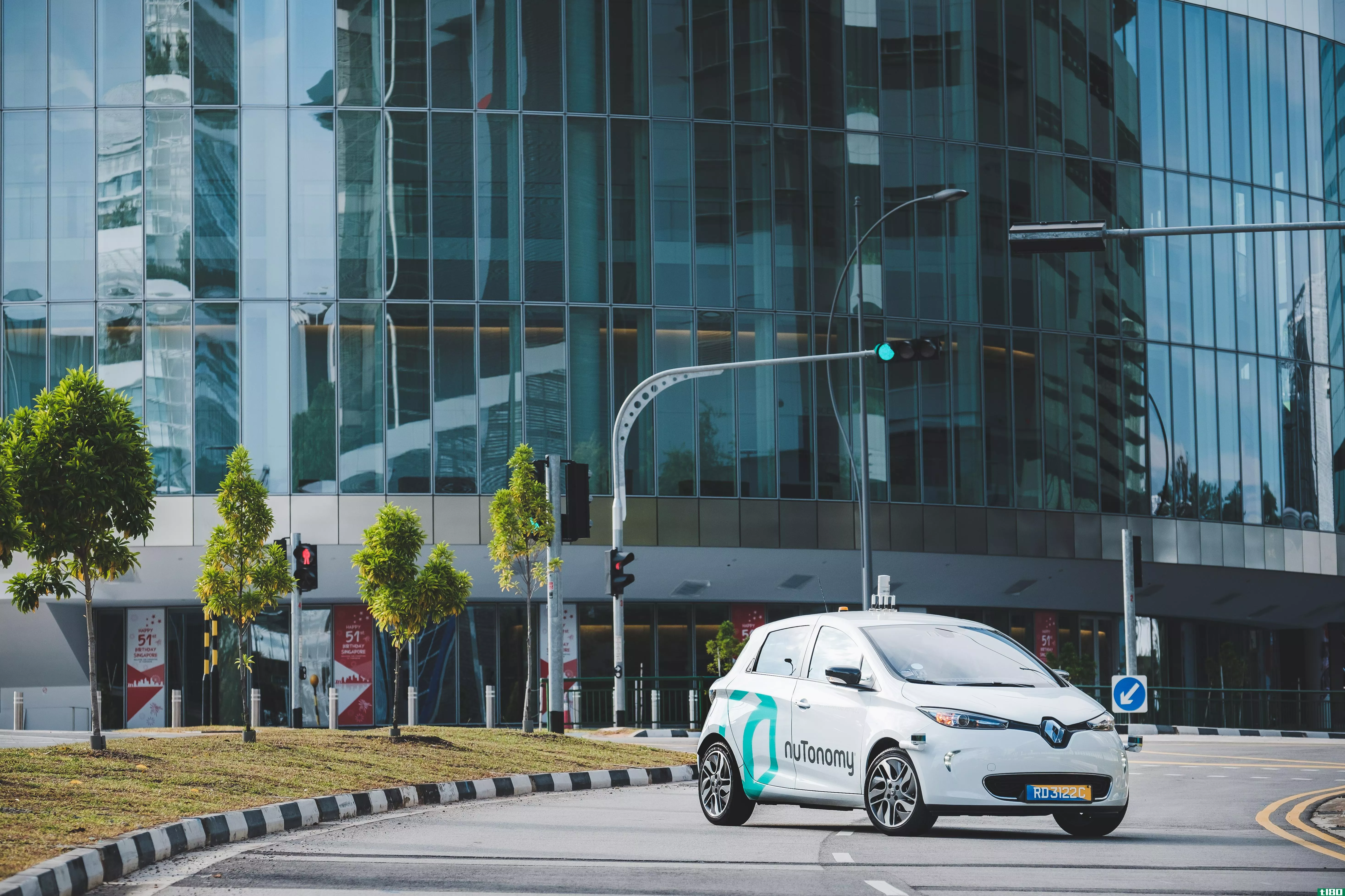新加坡的自驾汽车现在可以用智能手机欢呼