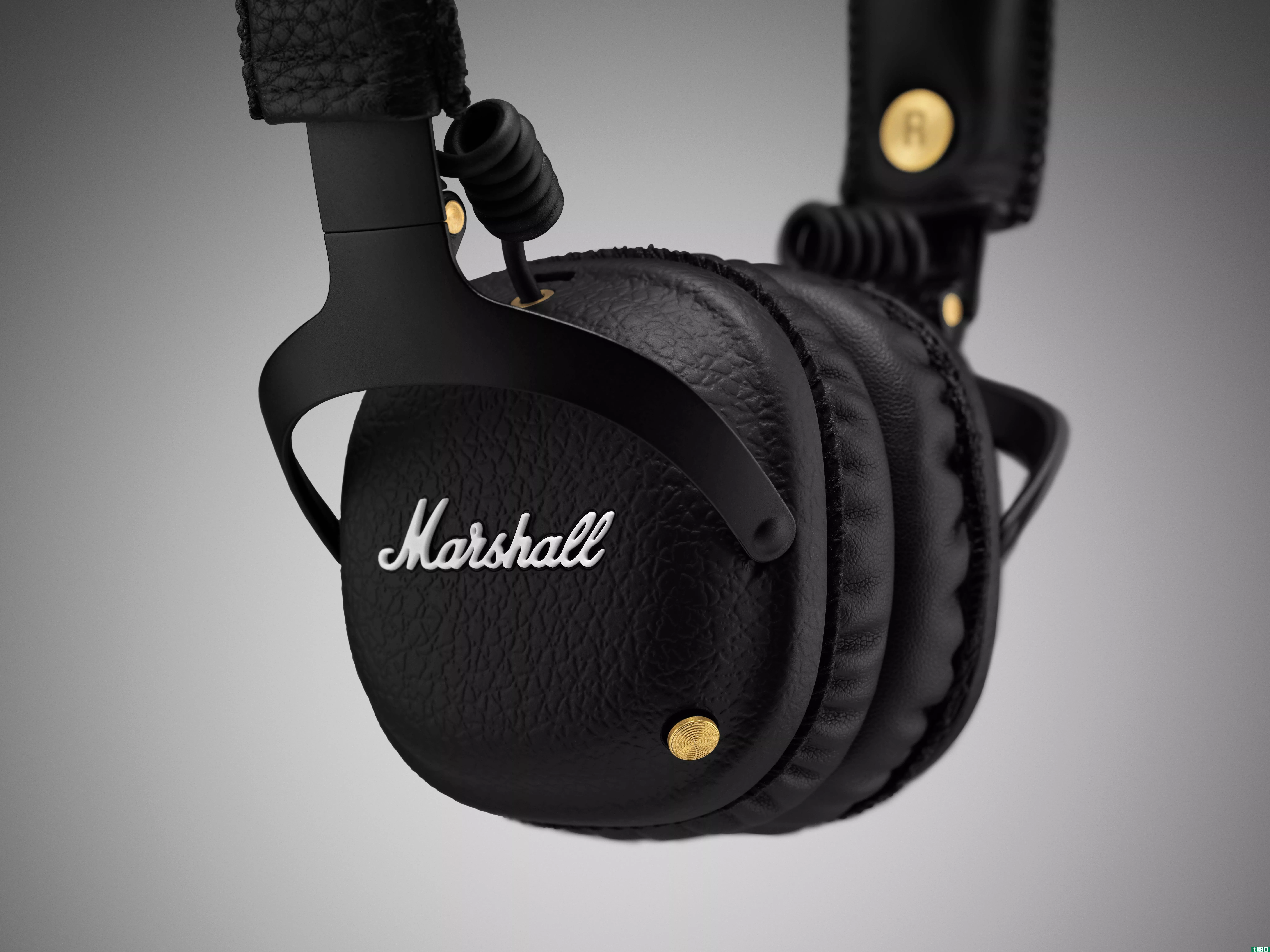 马歇尔将新老产品与最新的蓝牙耳机融为一体