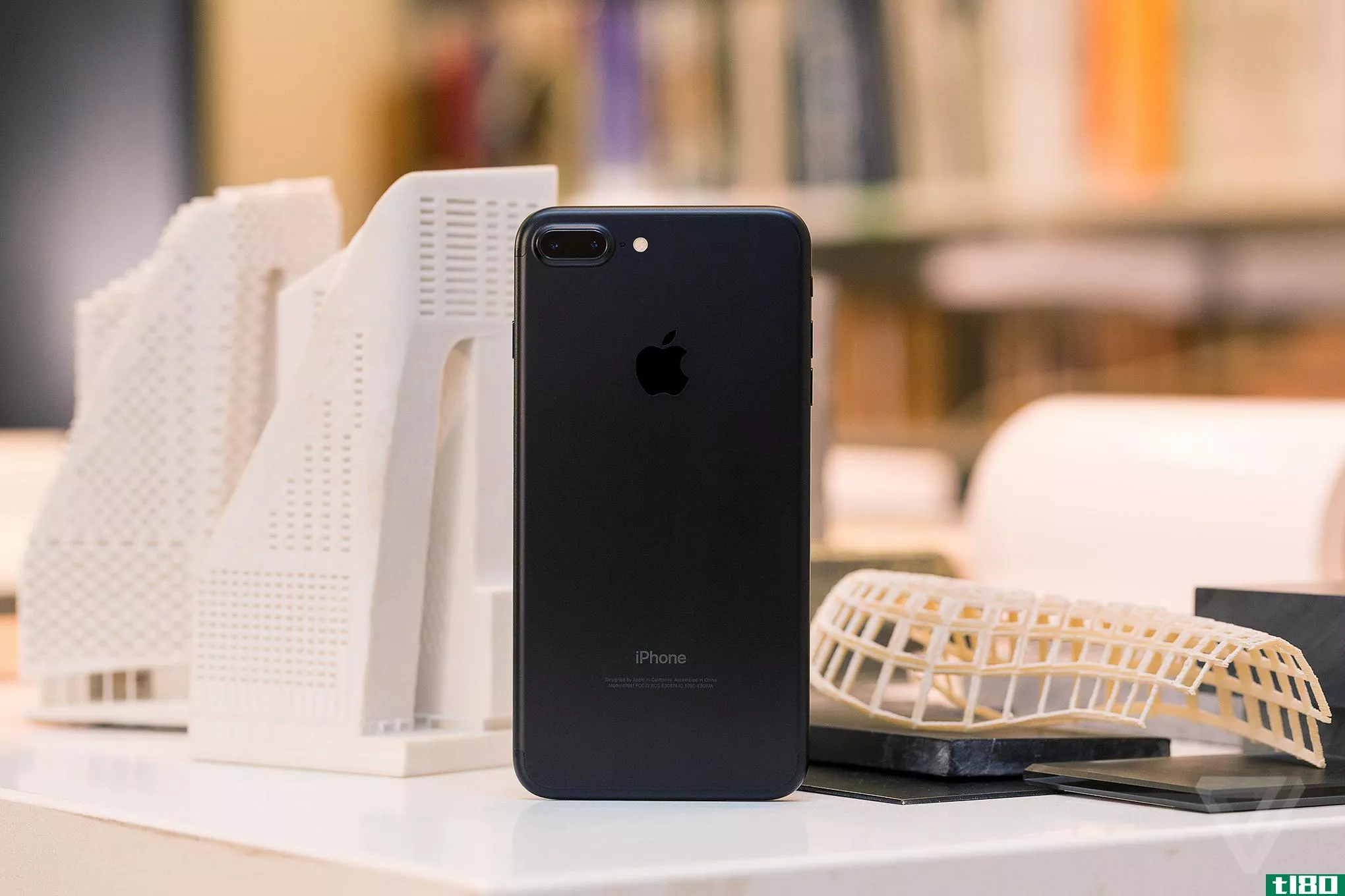 苹果的下一代iphone可能会有一个弧形屏幕