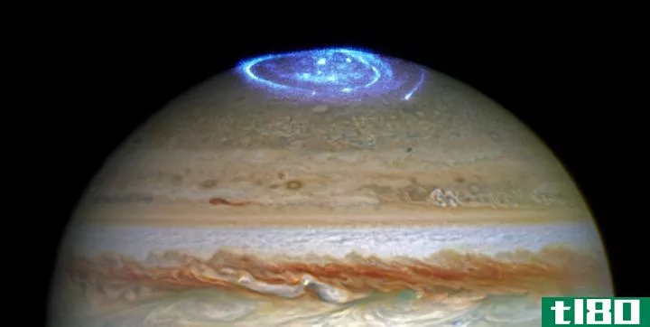 哈勃正在拍摄木星巨大极光的惊人照片