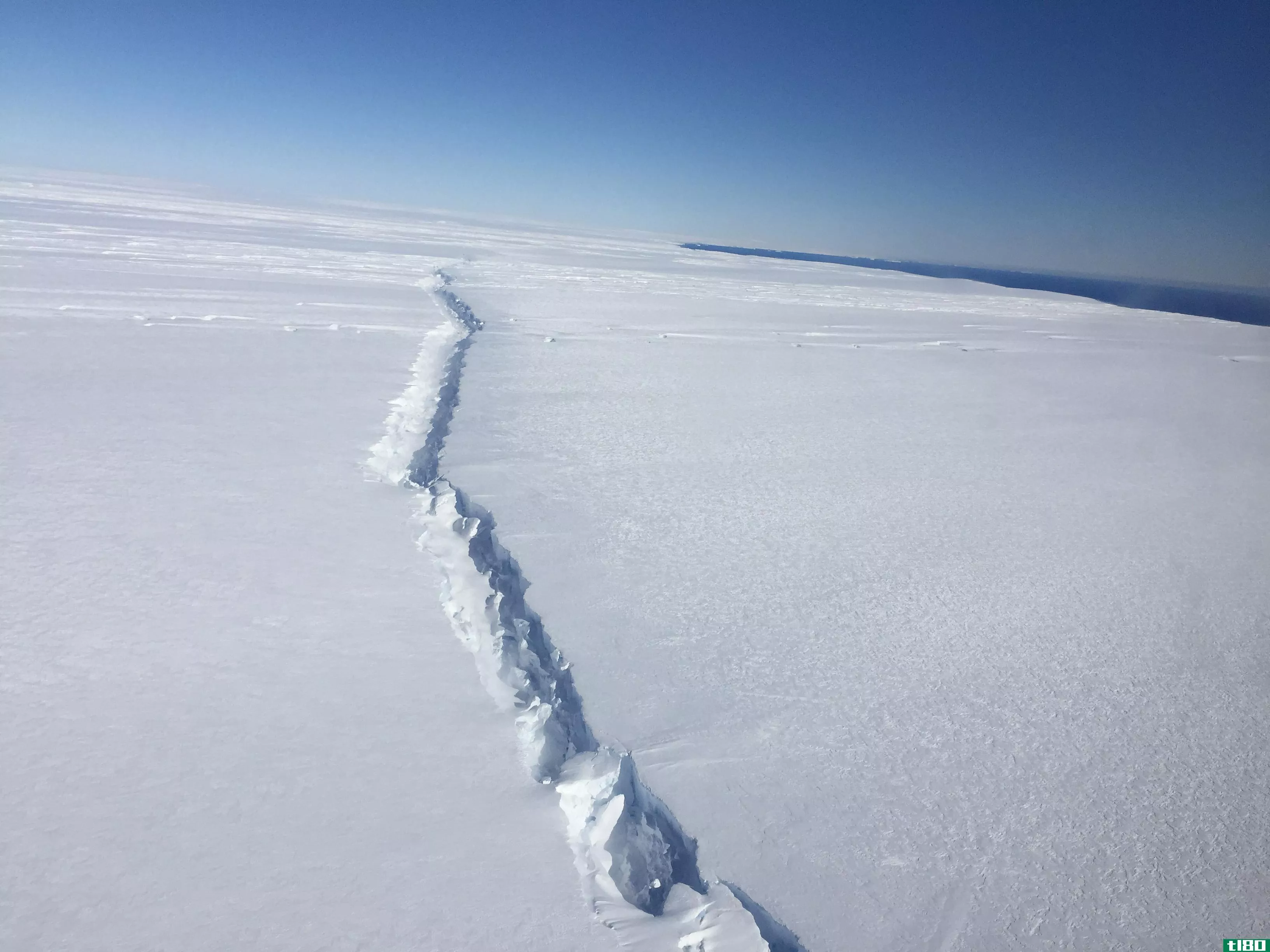 南极冰川正在由内而外崩裂——这对我们所有人来说都是坏消息