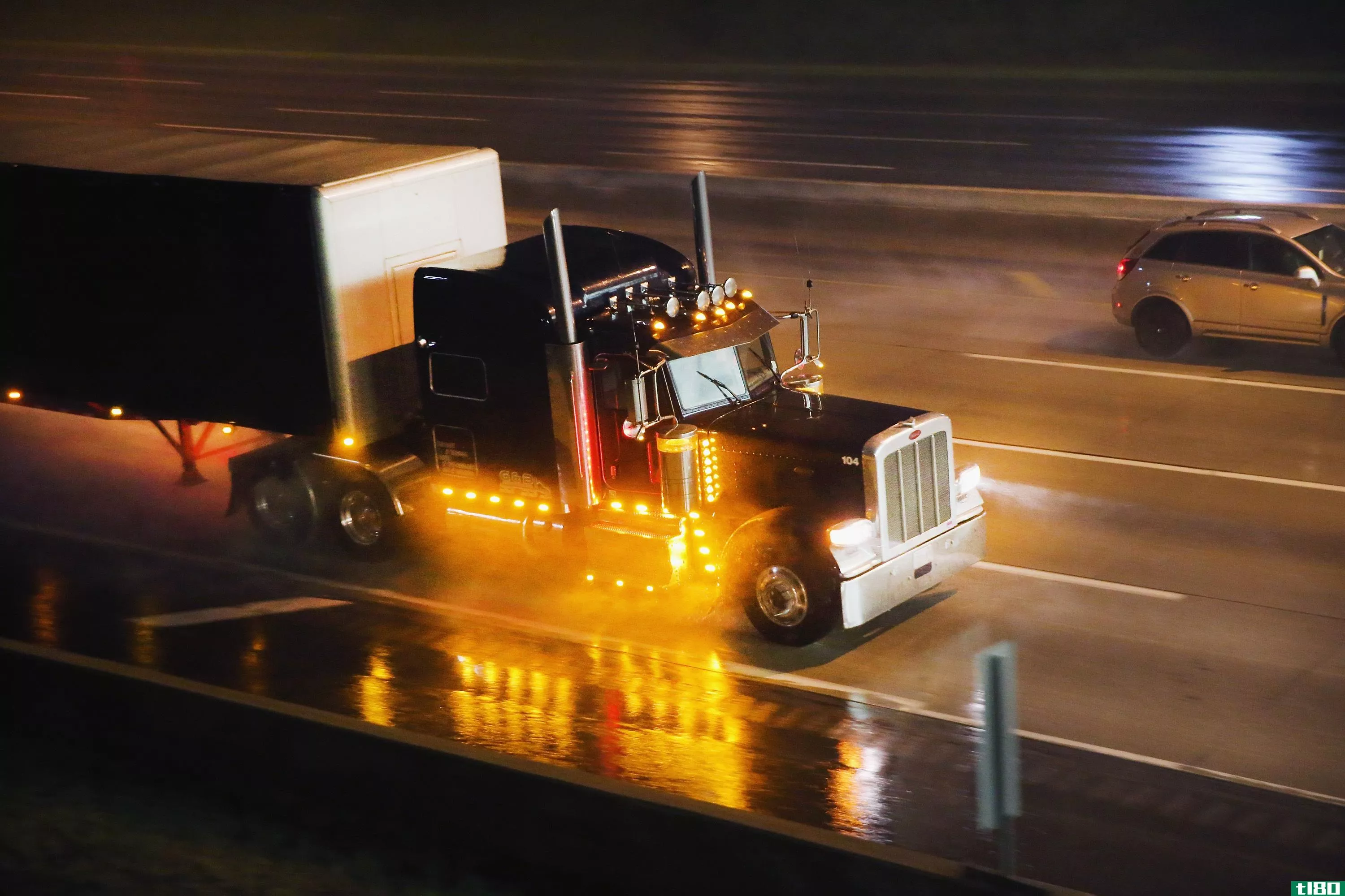 联邦调查局发布新法规以限制大型卡车的排放和燃料使用