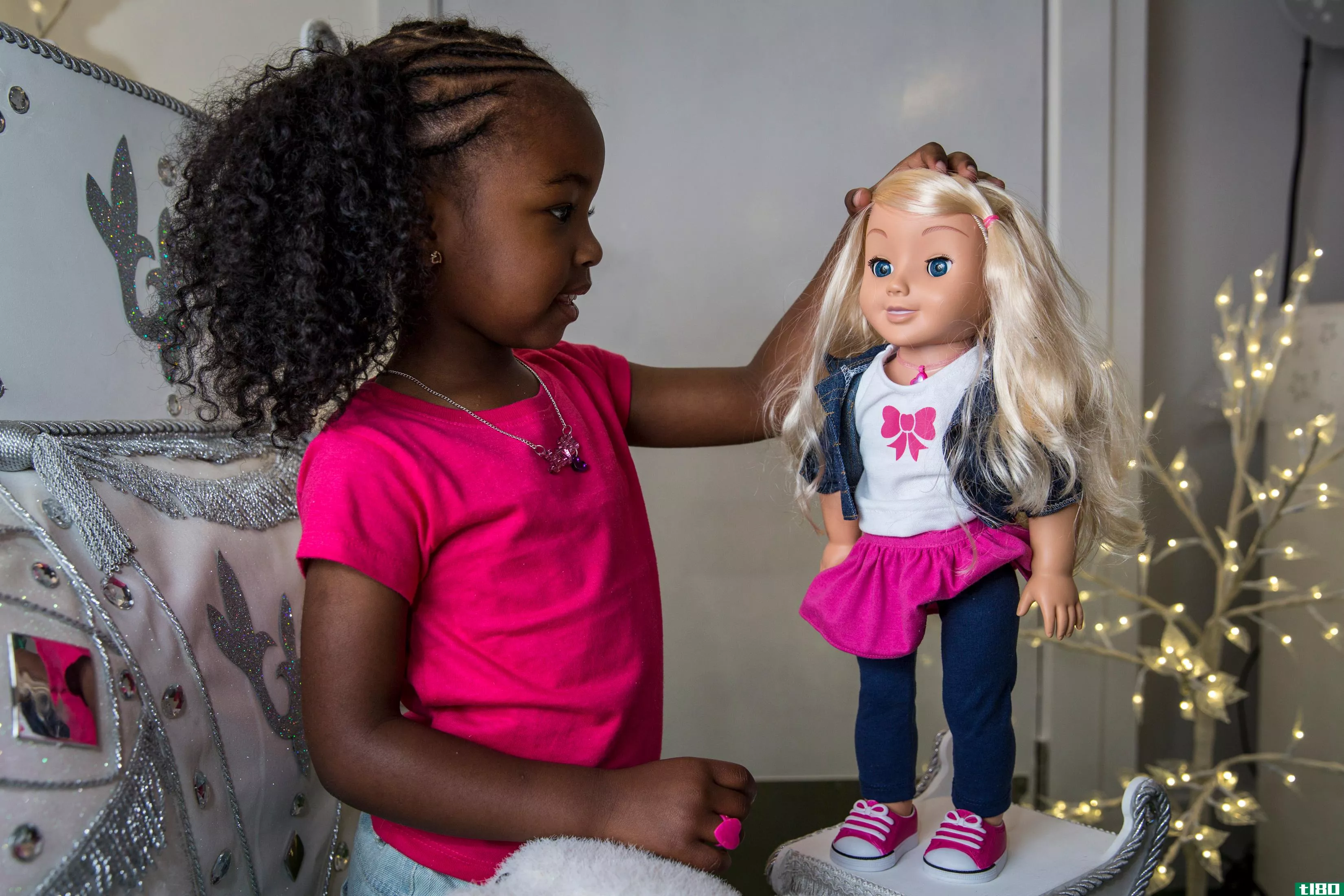 这个娃娃未经父母同意就录制了孩子们的对话