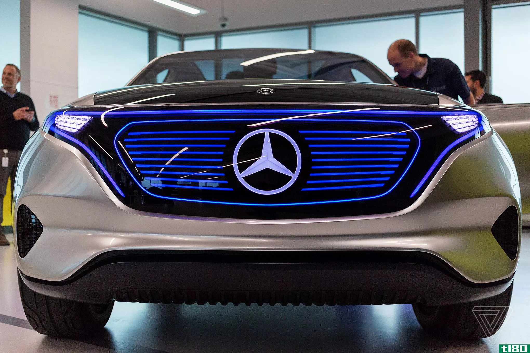 优步与梅赛德斯-奔驰的母公司合作开发自动驾驶汽车