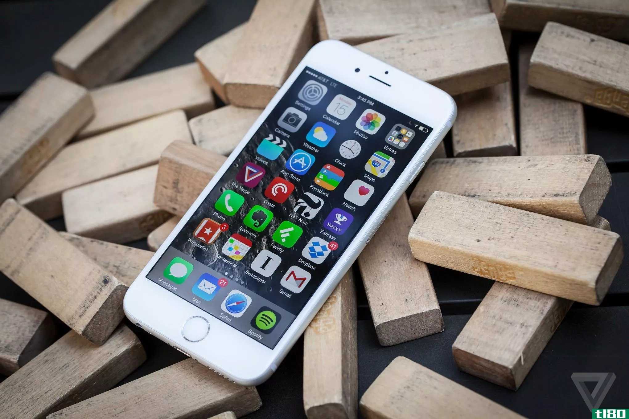 苹果可能会在下一代iphone上用“功能区”取代home按钮