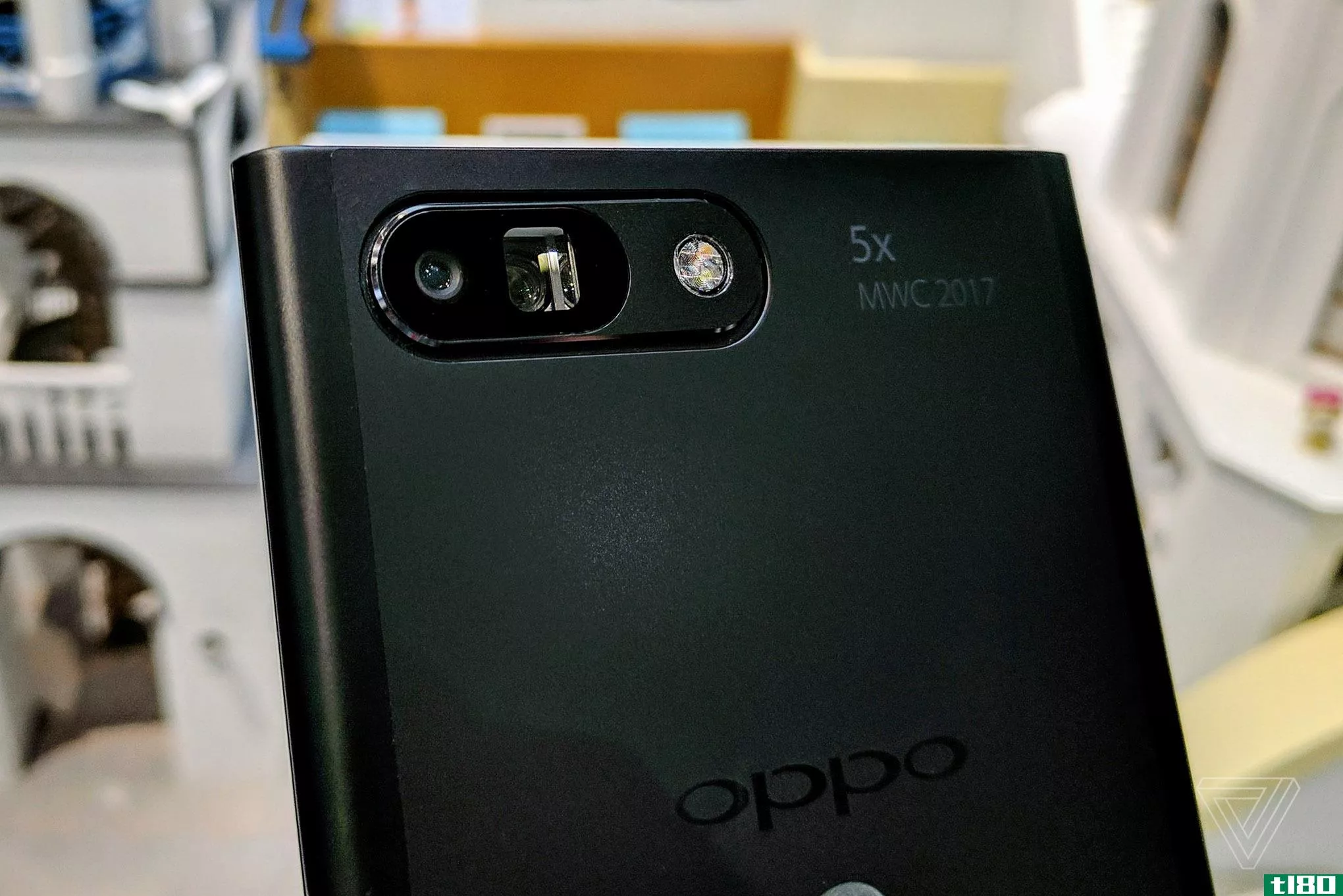 oppo的5倍变焦相机是一个巧妙的原型，实际工作