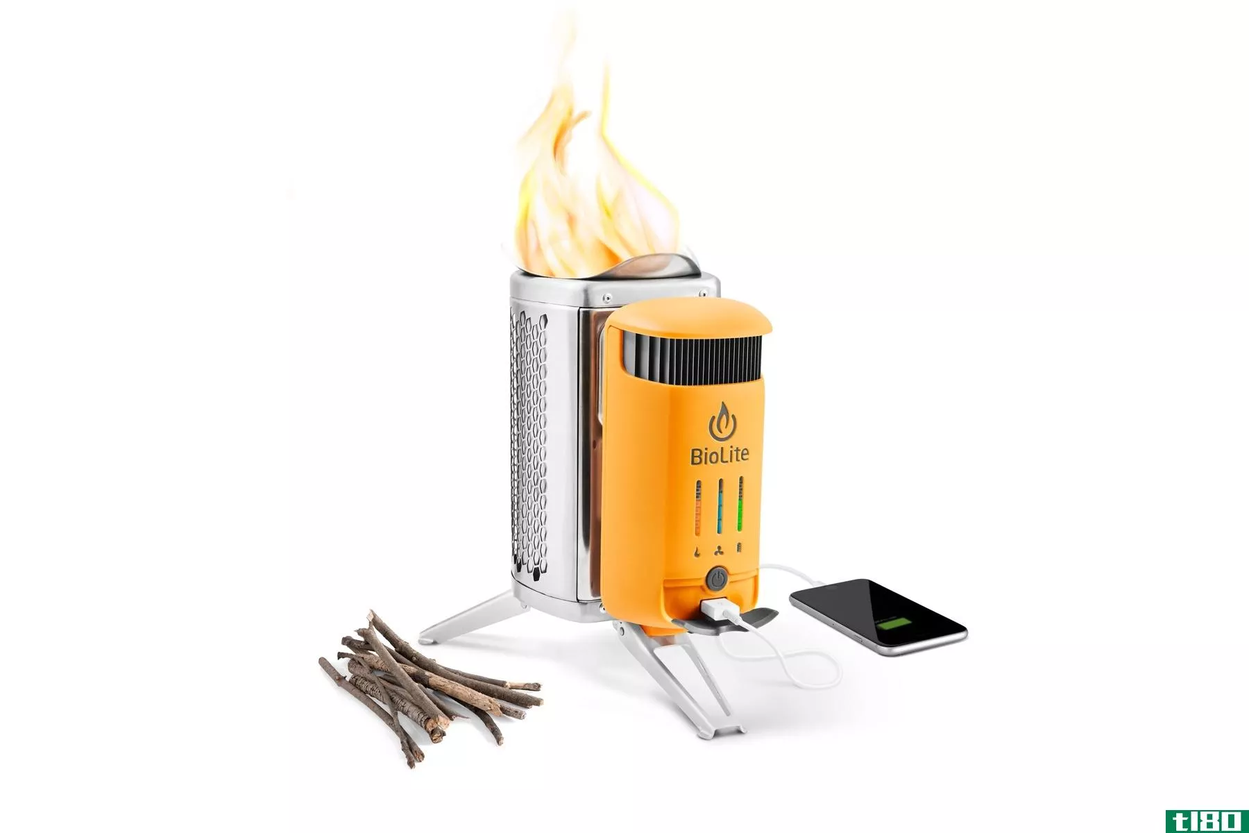 biolite升级的露营炉提供了关于你的火的强度的实时数据