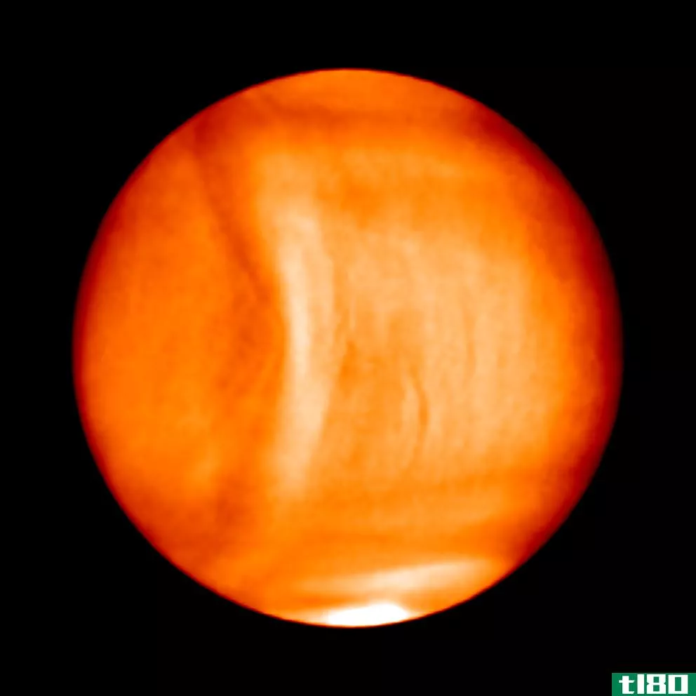 一艘日本宇宙飞船在金星的大气层中发现了一个巨大的重力波