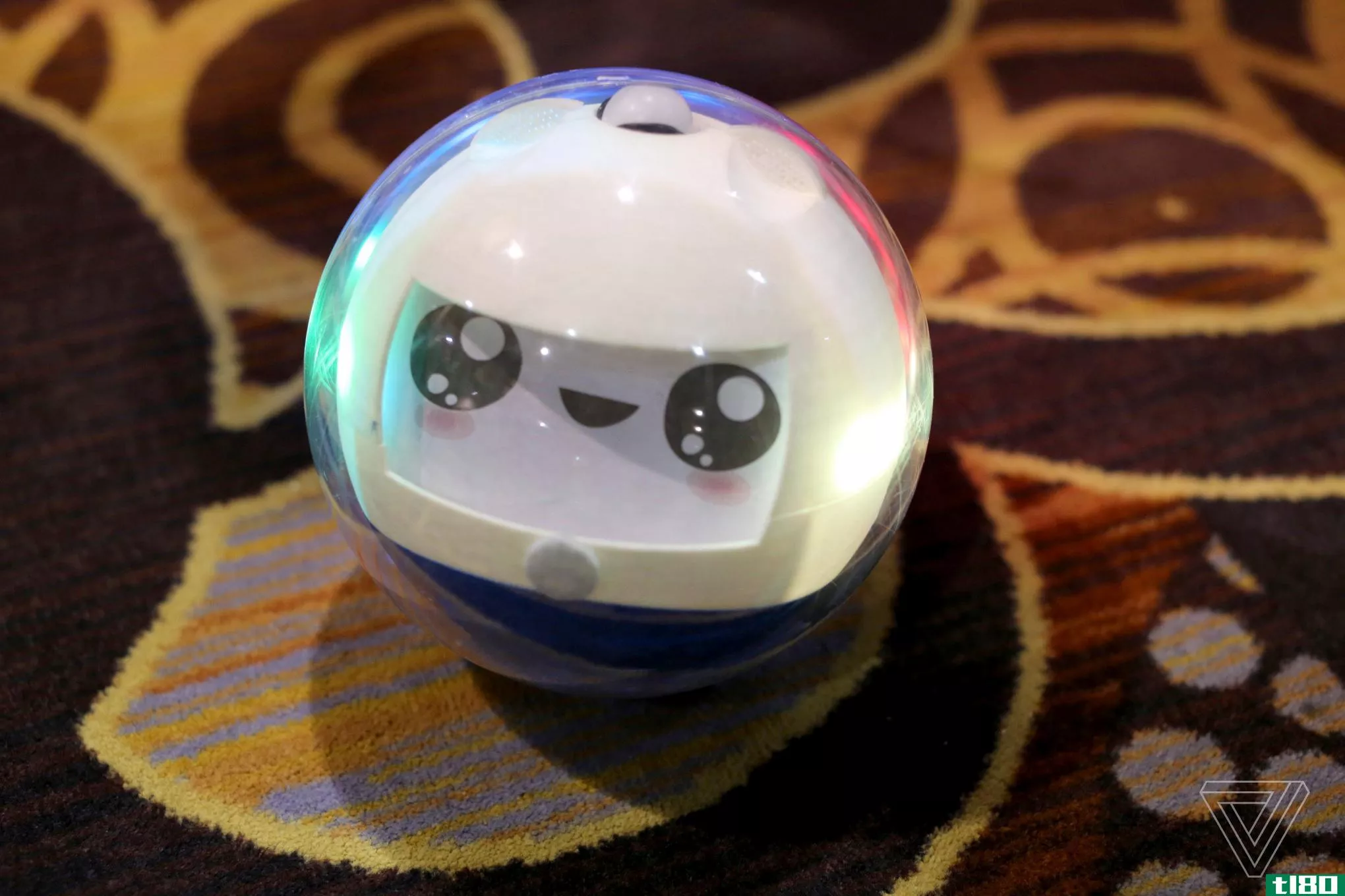 leka智能玩具是一款为发育障碍儿童设计的机器人