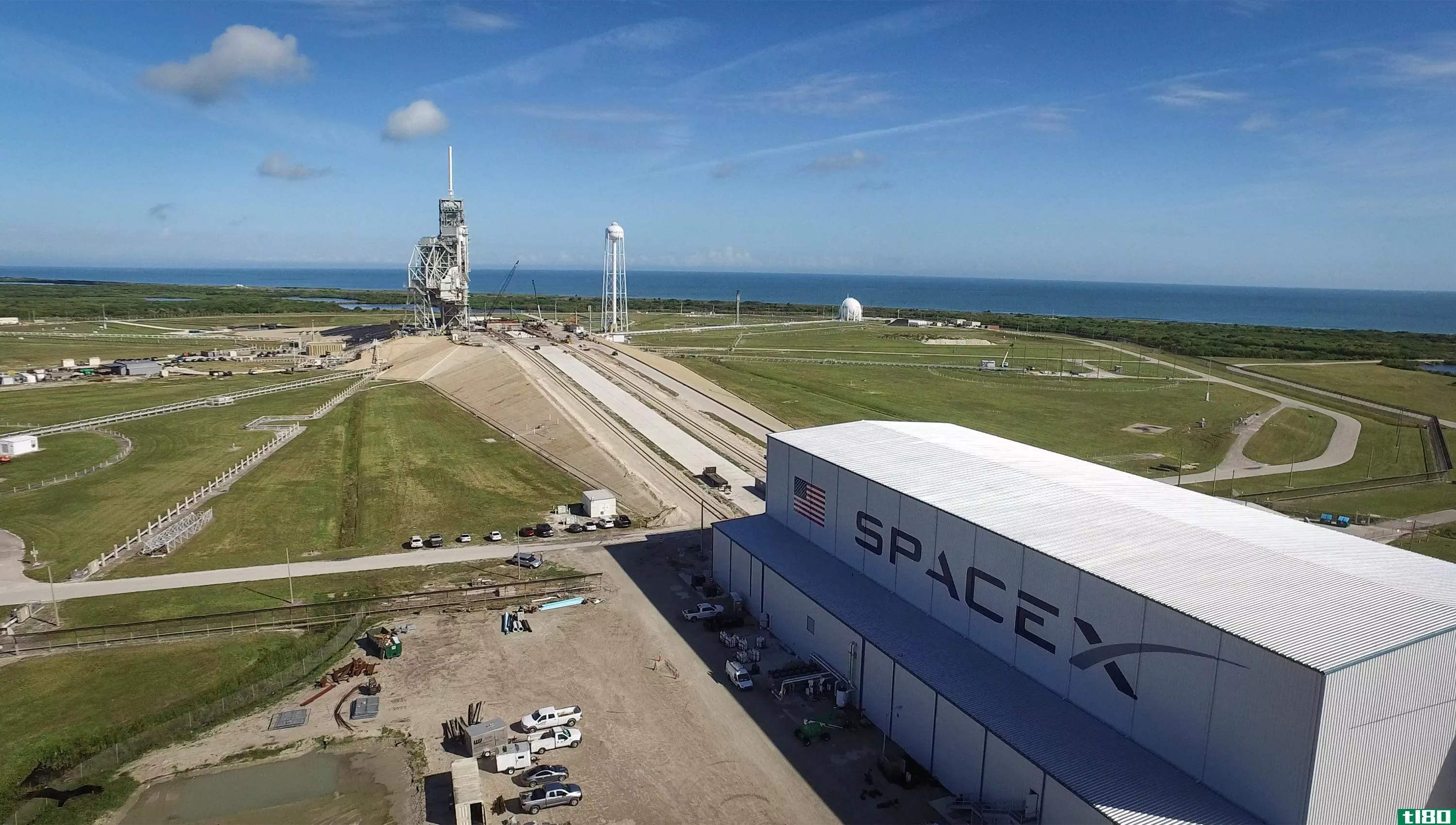 spacex的“猎鹰9号”火箭即将从用于首次登月任务的发射台发射